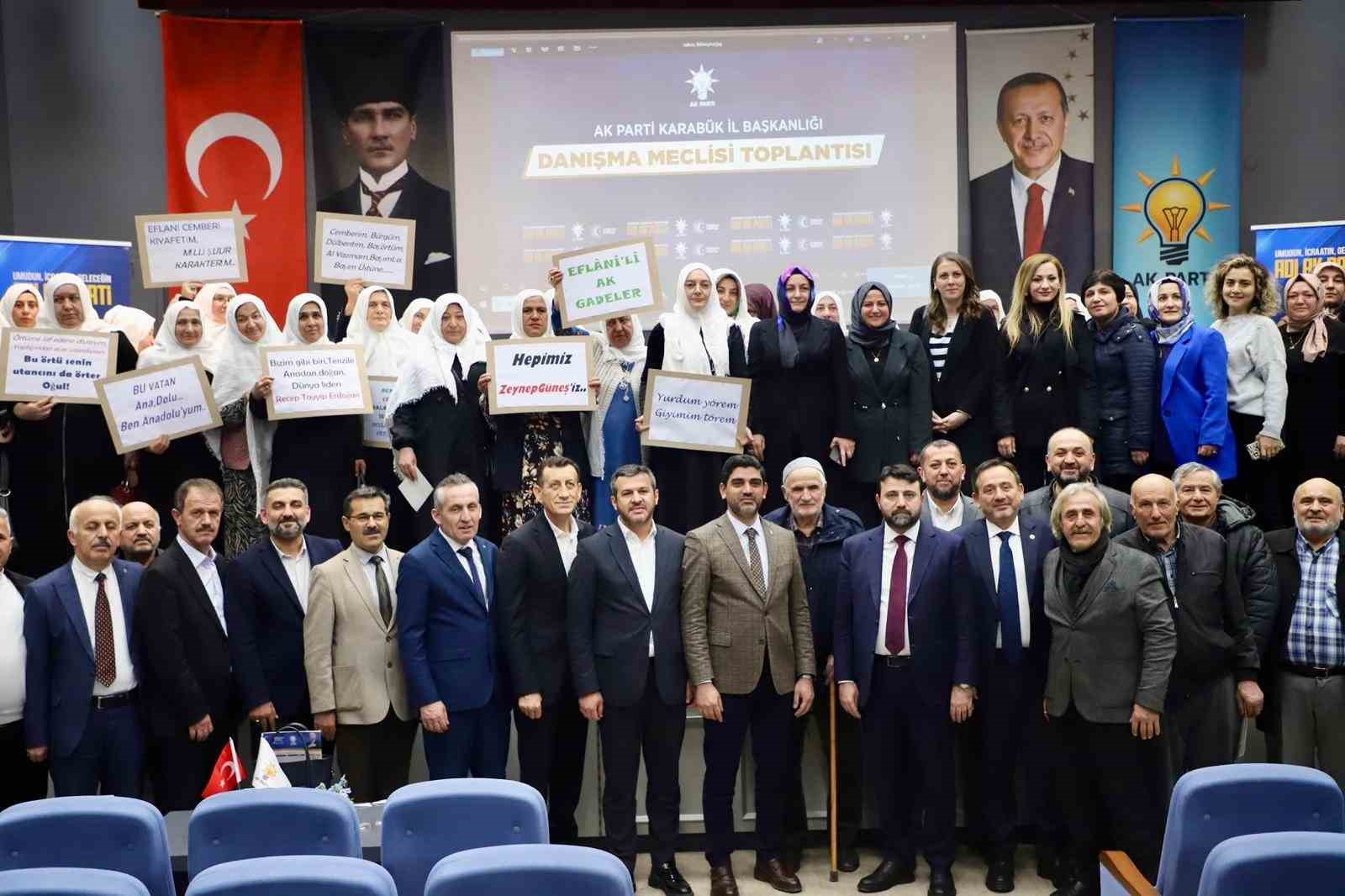 Karabüklü kadınlardan Başkan Güneş’e yöresel kıyafetli destek
Karabüklü kadınlardan Başkan Güneş’e yöresel kıyafetli destek