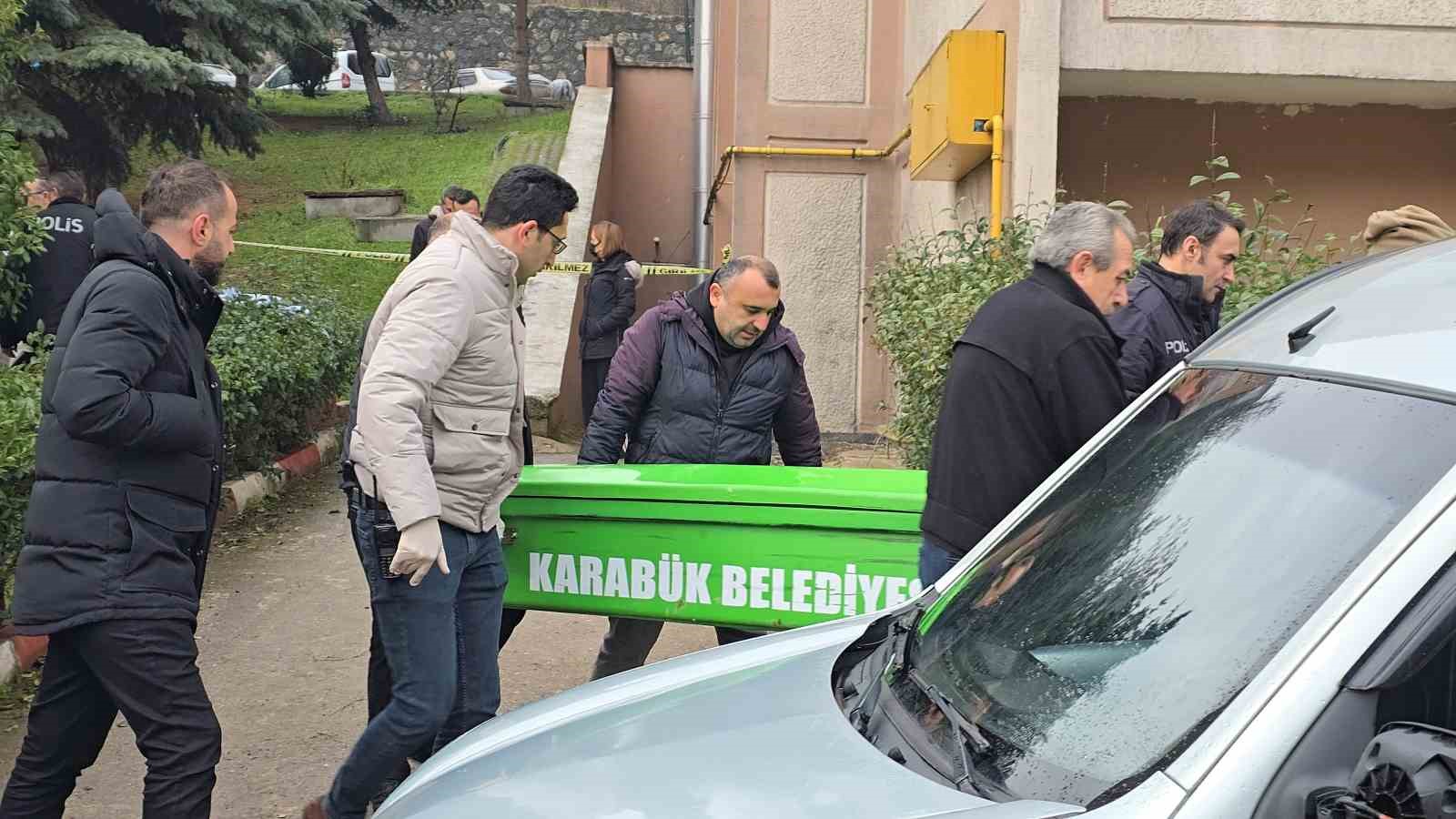 Karabük’te 5. kattan düşen yaşlı kadın yaşamını yitirdi
