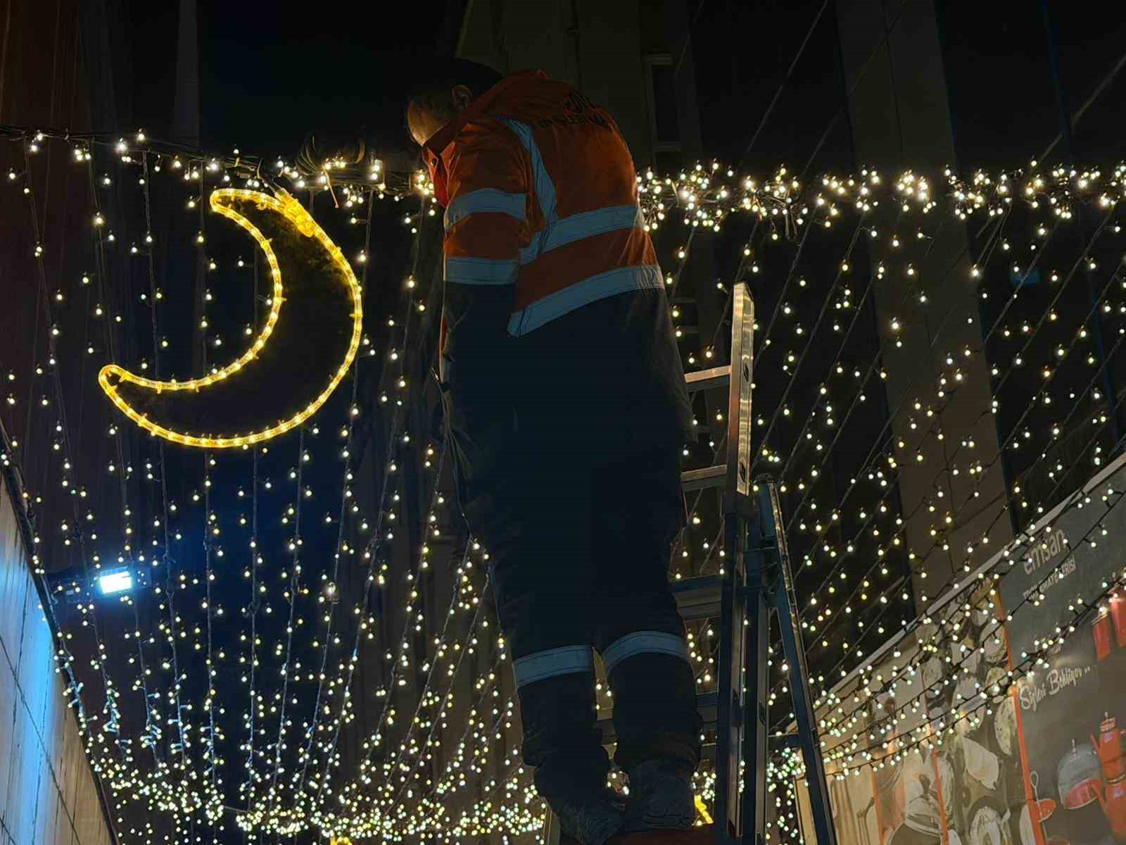 Karabük’te ışıklandırmalarla Ramazan heyecanı başladı
