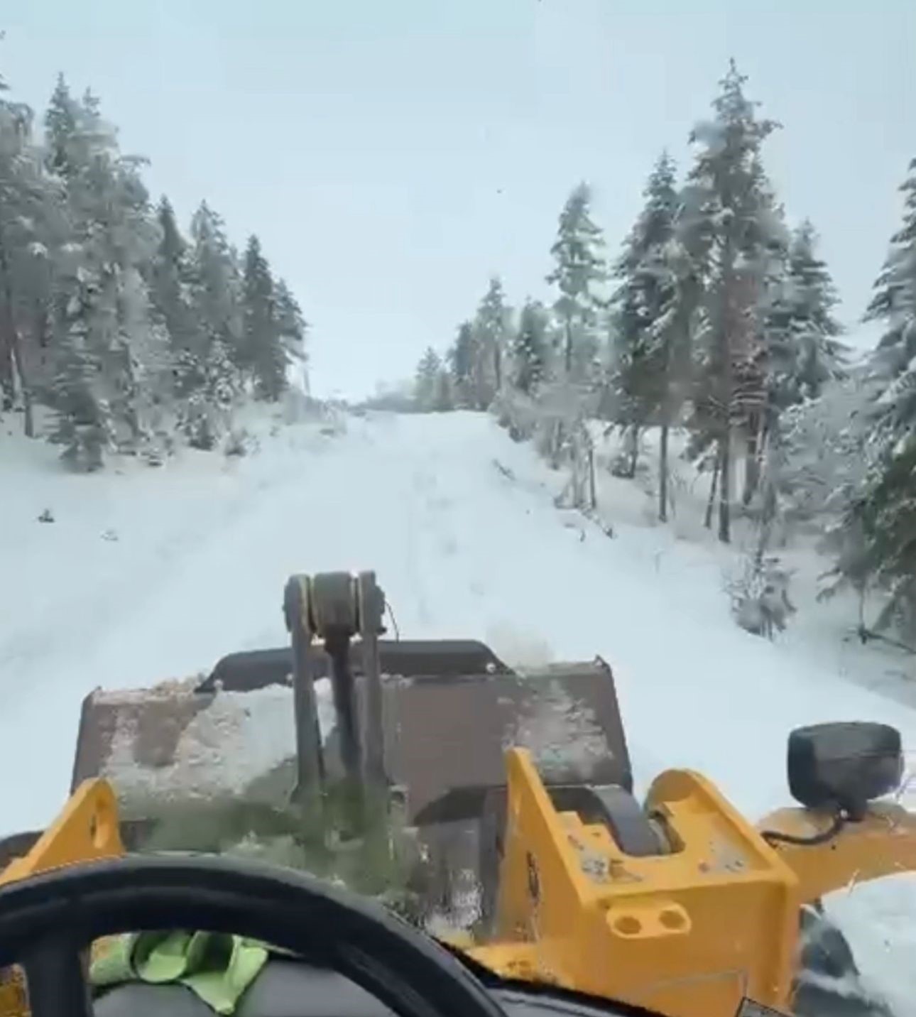 Karabük’te kar yağışı nedeniyle 109 köy yolu ulaşıma kapandı
