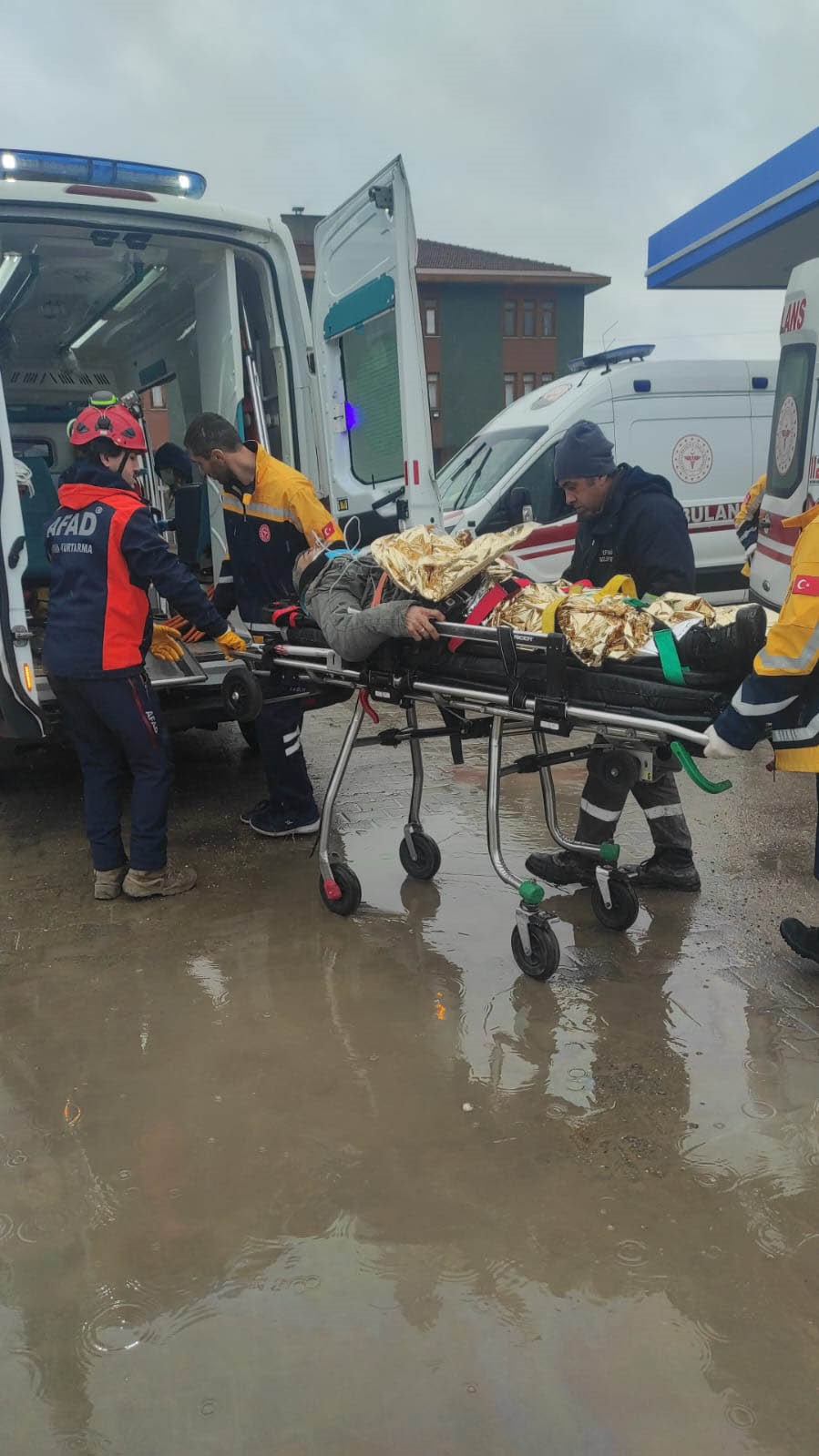 Karabük’te LPG istasyonuna çarpan otomobildeki 5 kişi yaralandı
