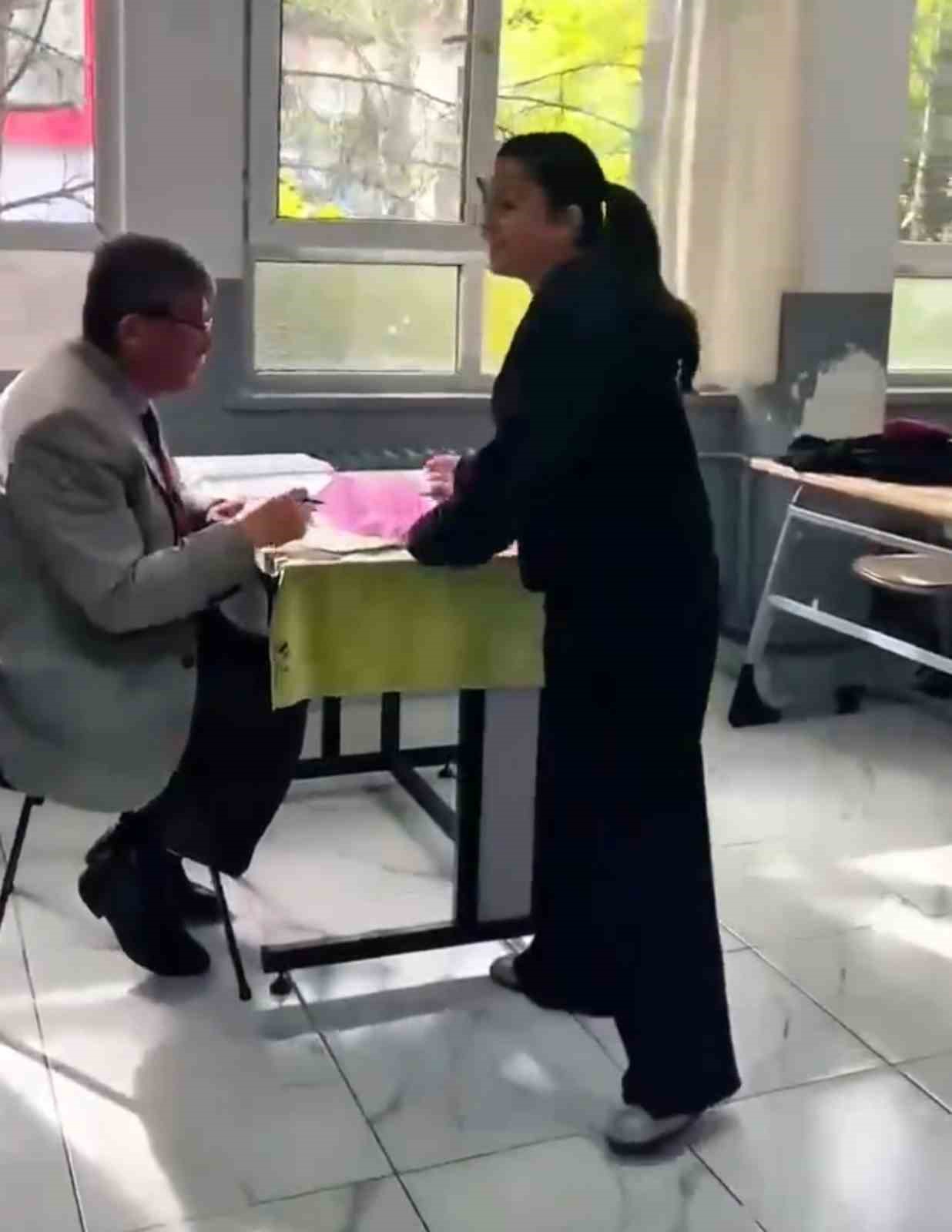 Karabük’te öğrencilerden öğretmenlerine anlamlı sürpriz
