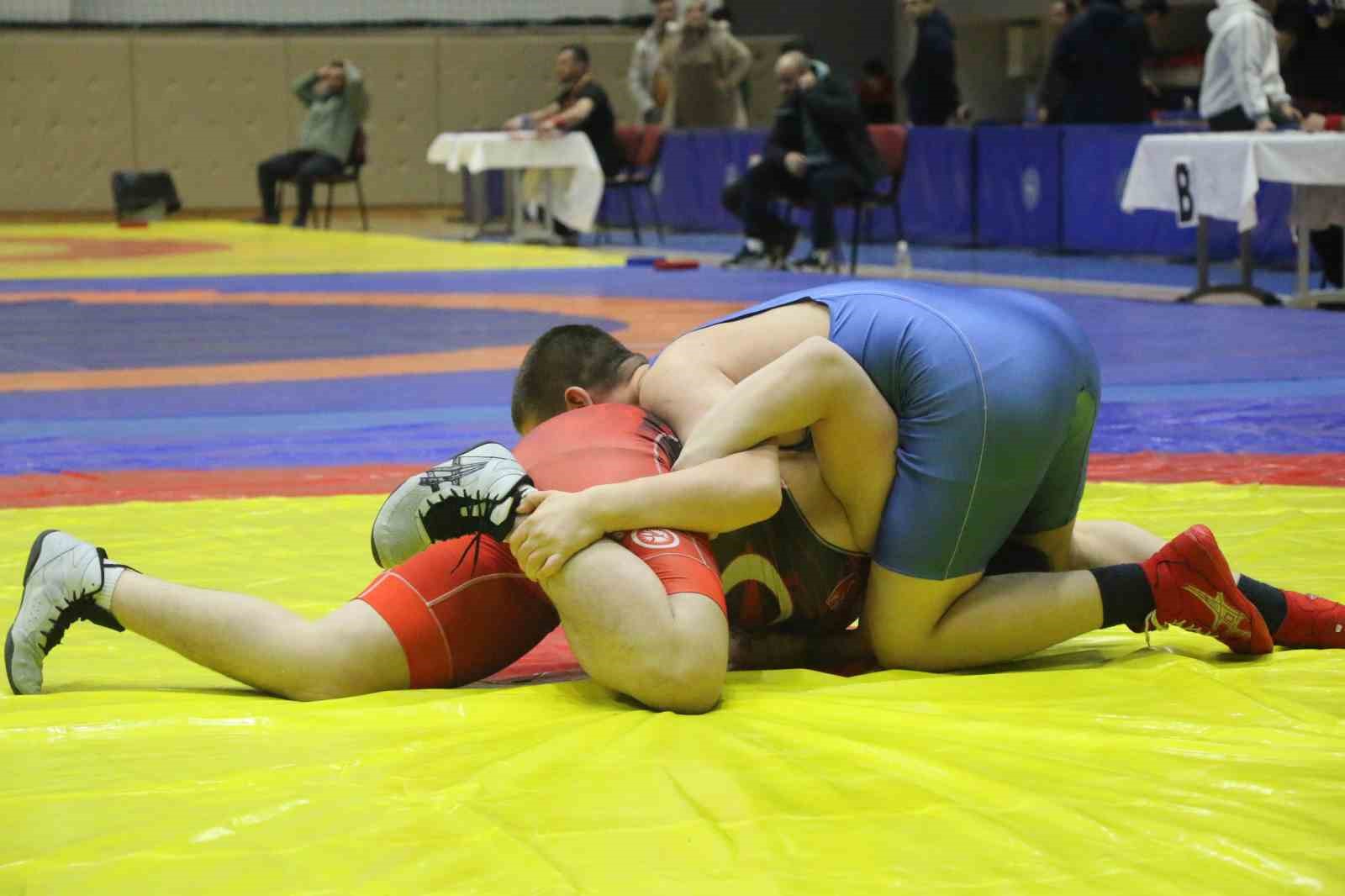 Karabük’te Okul Sporları Güreş Grup Müsabakaları başladı
