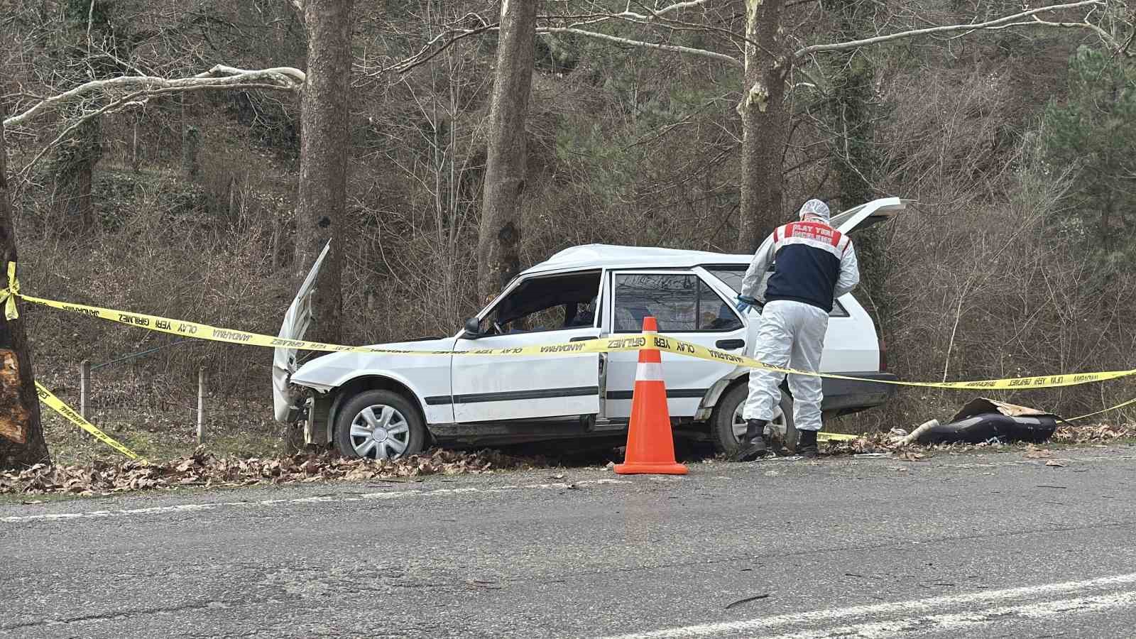 Karabük’te otomobil ağaca çarptı: 1 ölü, 2 yaralı
