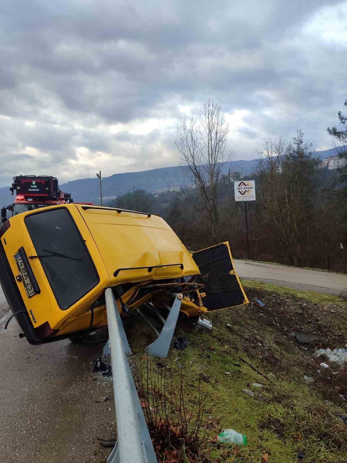 Karabük’te otomobil demir bariyere çarptı: 1 yaralı
