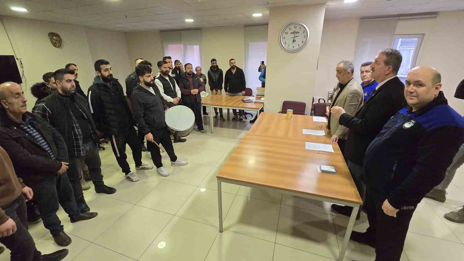 Karabük’te Ramazan geleneği sürüyor: 55 davulcu vatandaşları sahura kaldıracak
