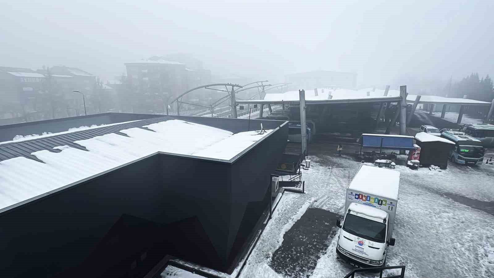 Karabük’te yoğun sis görüş mesafesini düşürdü
