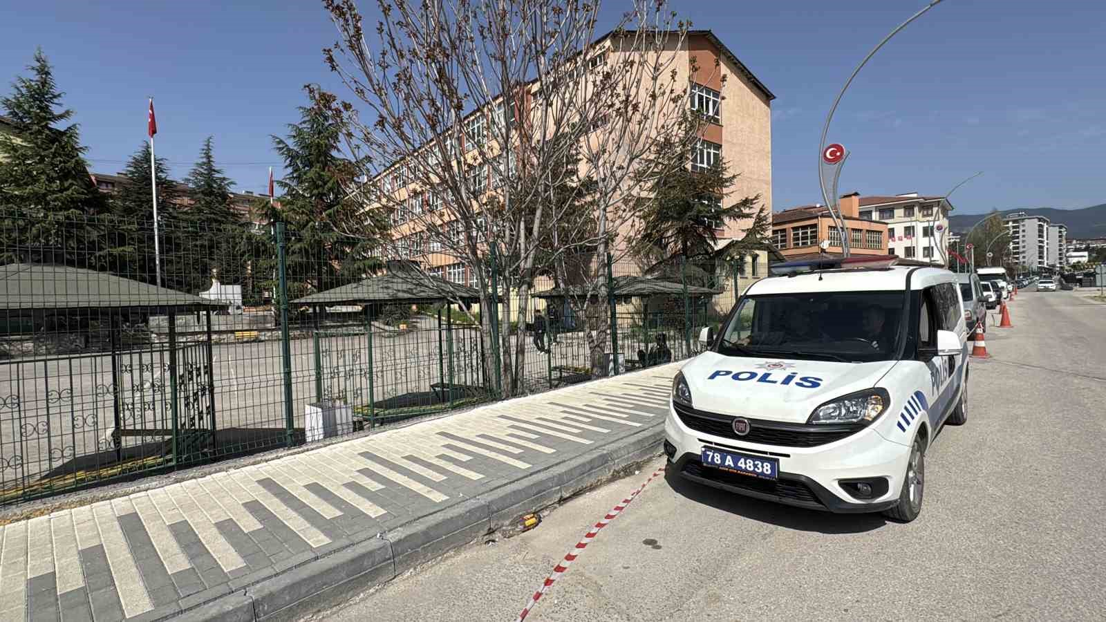 Karabük’teki okullarda polislerin güvenlik seferberliği başladı
