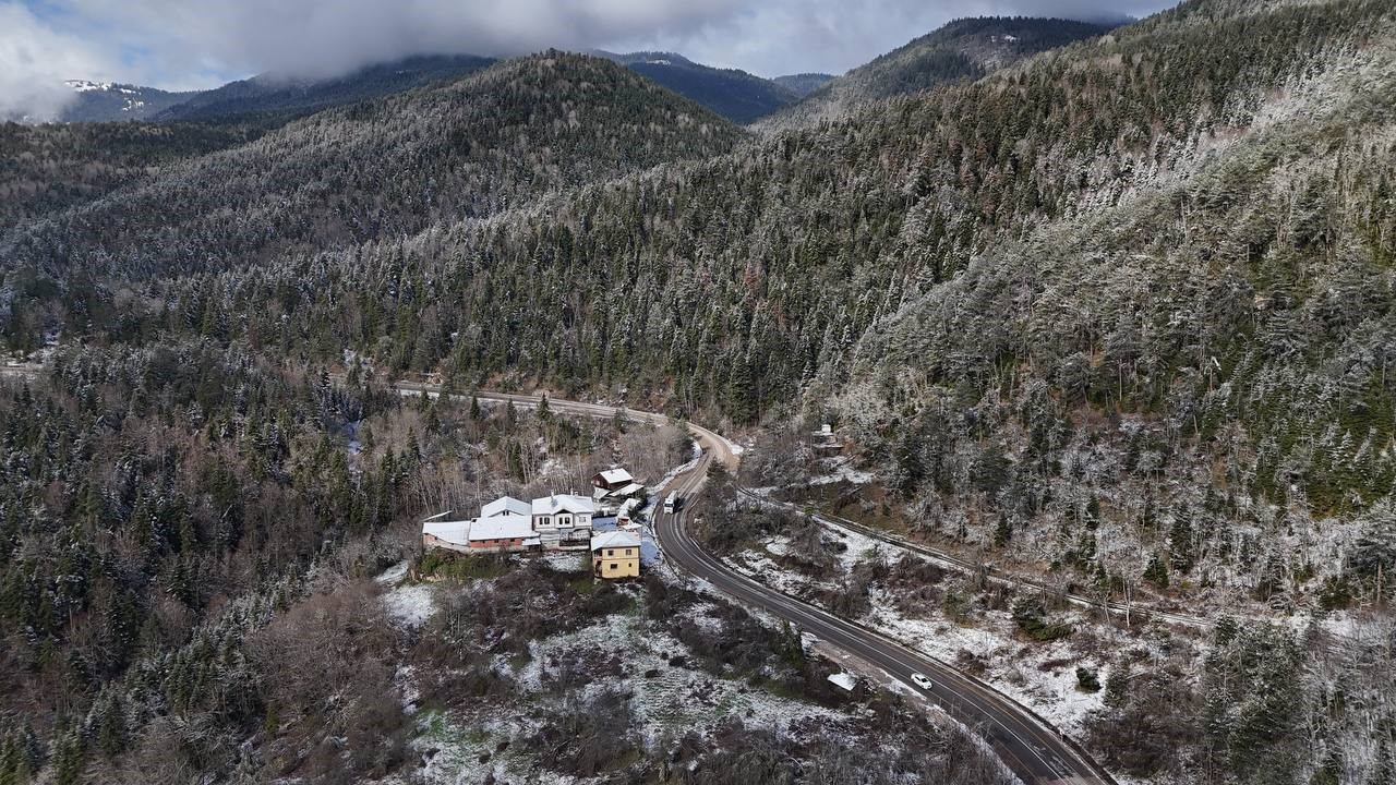 Karabük’ün beyaza bürünen yüksek kesimleri dronla görüntülendi
