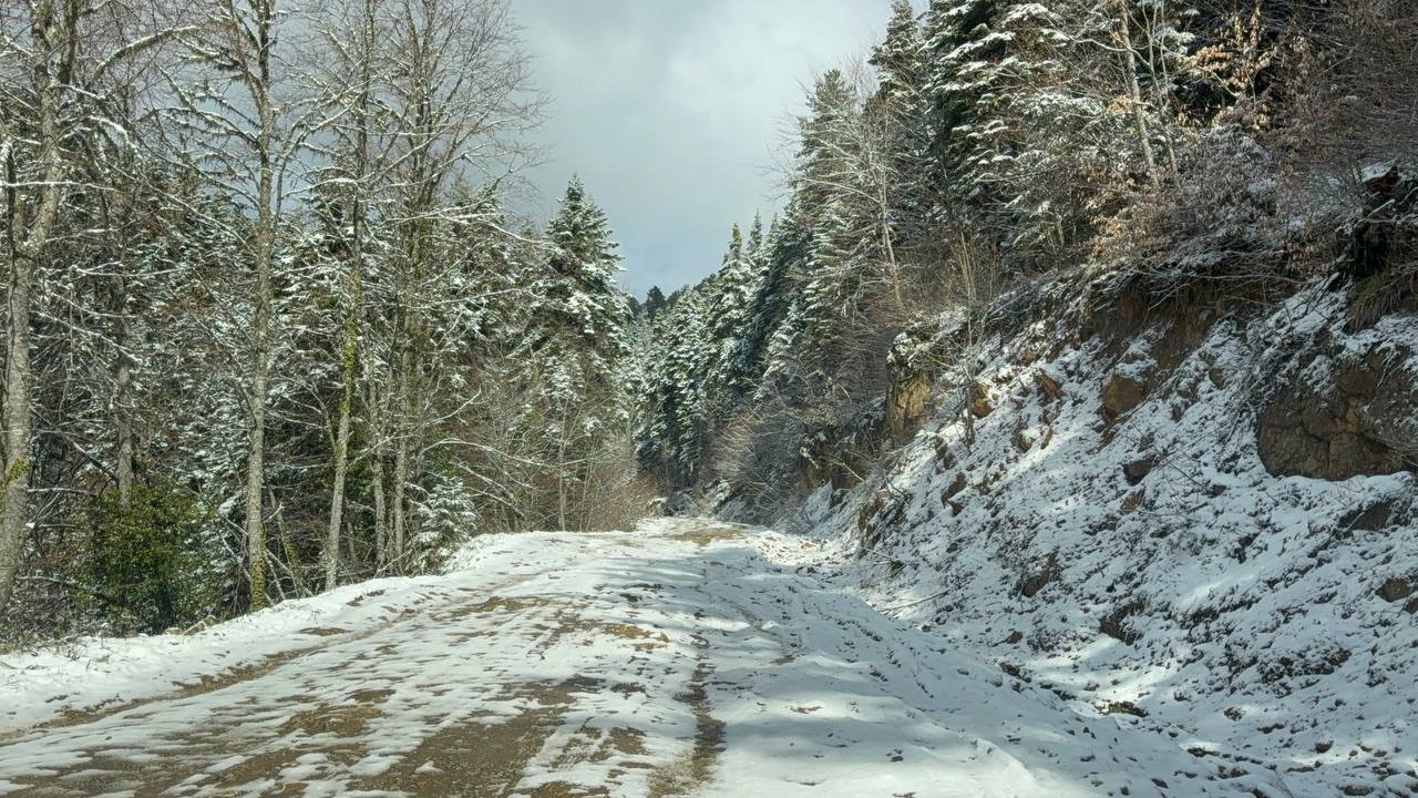 Karabük’ün beyaza bürünen yüksek kesimleri dronla görüntülendi
