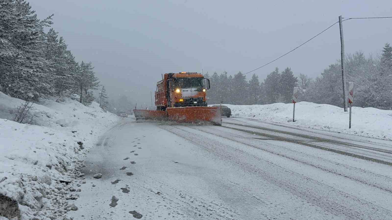 Karabük’ün yüksek kesimlerinde kar yağışı etkili oluyor
