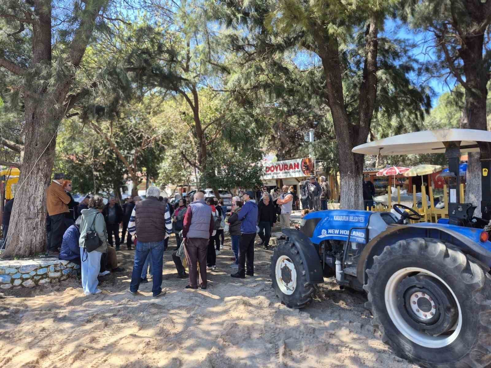 Karaburun’da Nergis Çay Bahçesi’nin çocuk parkı yapılması protesto edildi
Karaburun’da Nergis Çay Bahçesi’nin çocuk parkı yapılması protesto edildi