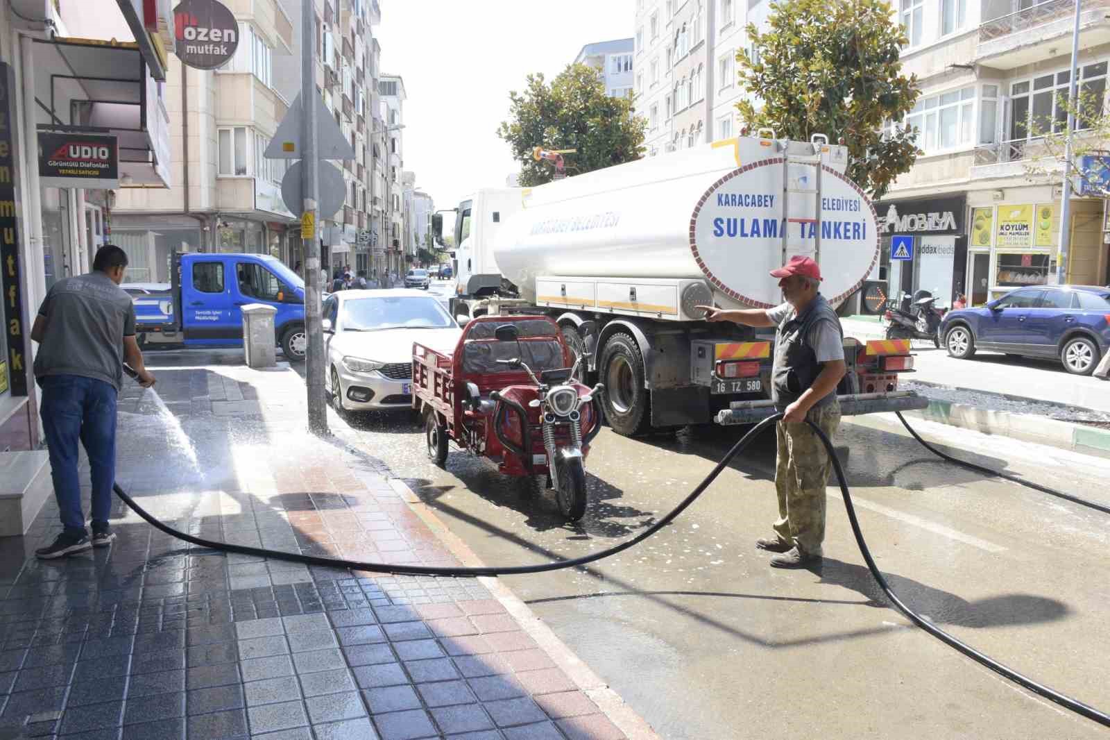 Karacabey Belediyesi’nden 2025’te yoğun temizlik mesaisi
