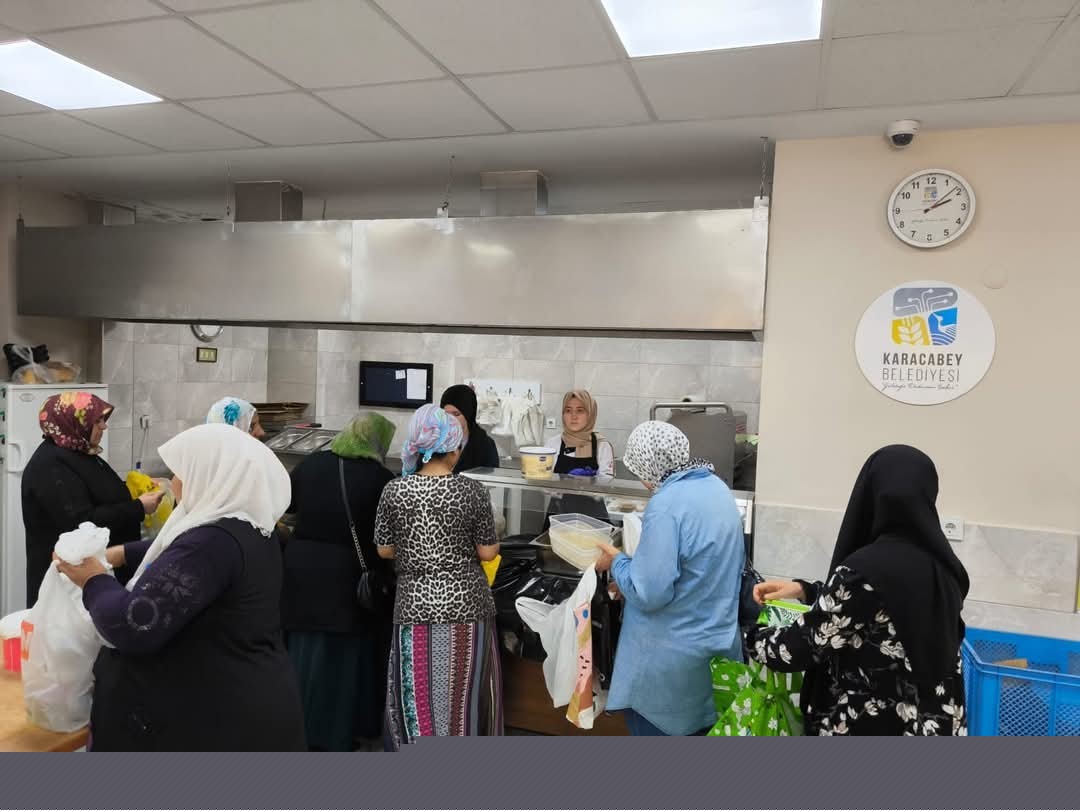 Karacabey Belediyesi’nden binlerce vatandaşa destek
