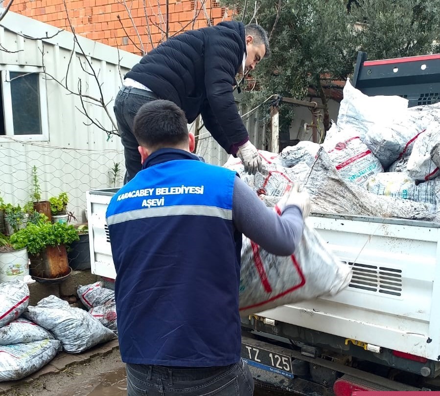 Karacabey Belediyesi’nden binlerce vatandaşa destek
