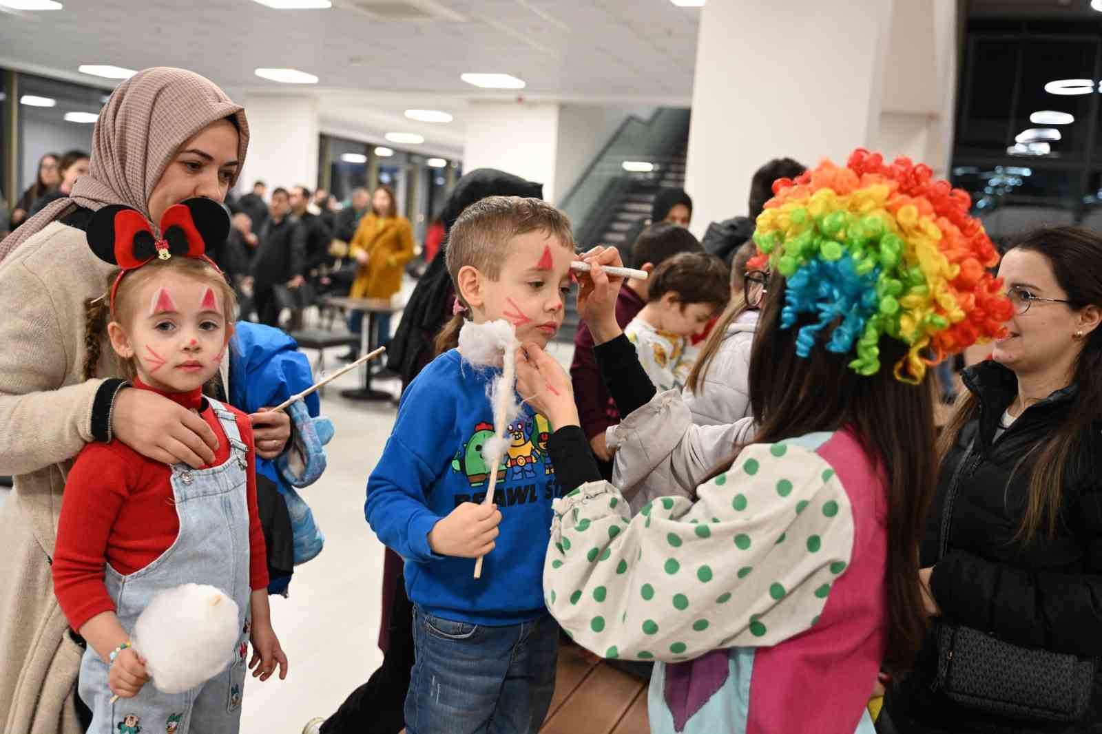 Karacabey Belediyesi’nden çocuklara unutulmaz sömestr şöleni
Karacabey Belediyesi’nden çocuklara unutulmaz sömestr şöleni