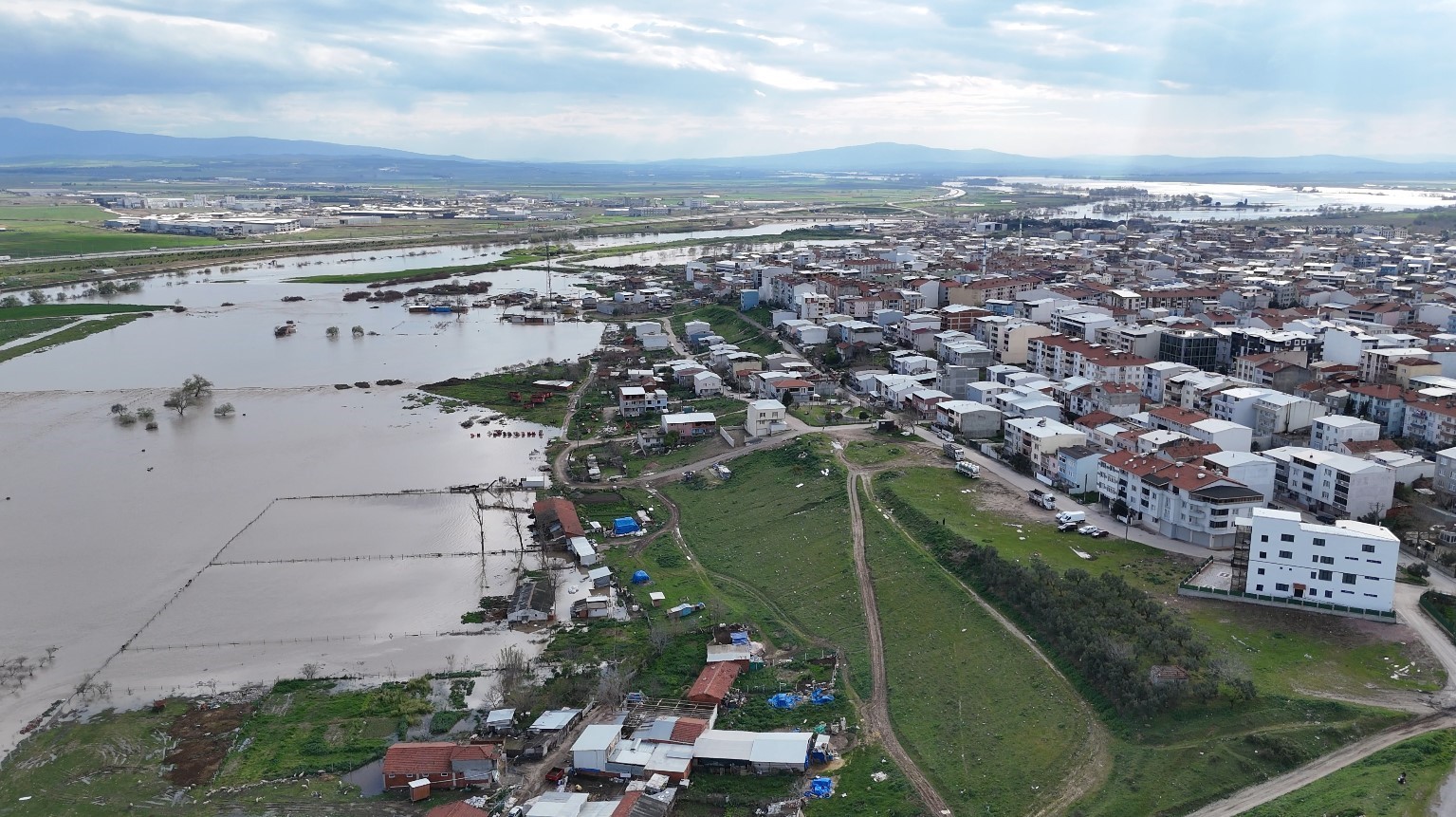 Karacabey Ovası sular altında kaldı
