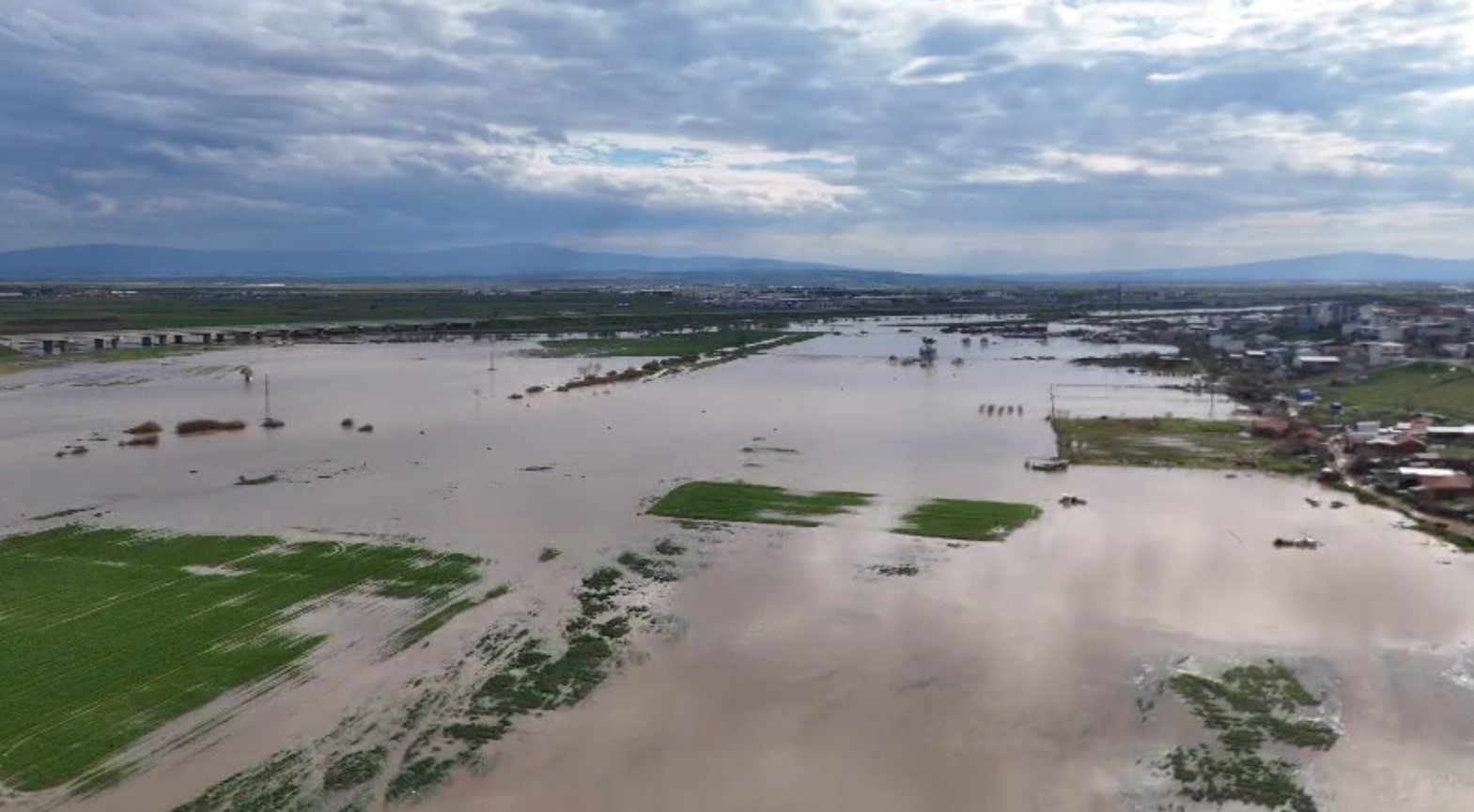 Karacabey Ovası sular altında kaldı
