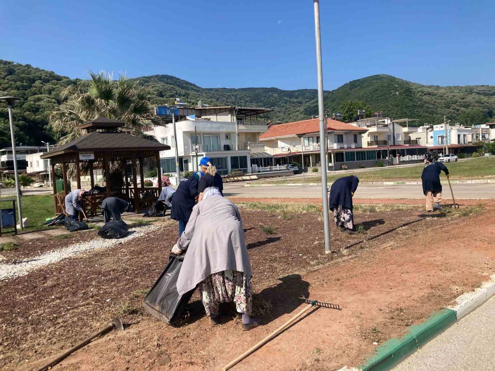 Karacabey’de park ve bahçelerde göz dolduran çalışmalar
