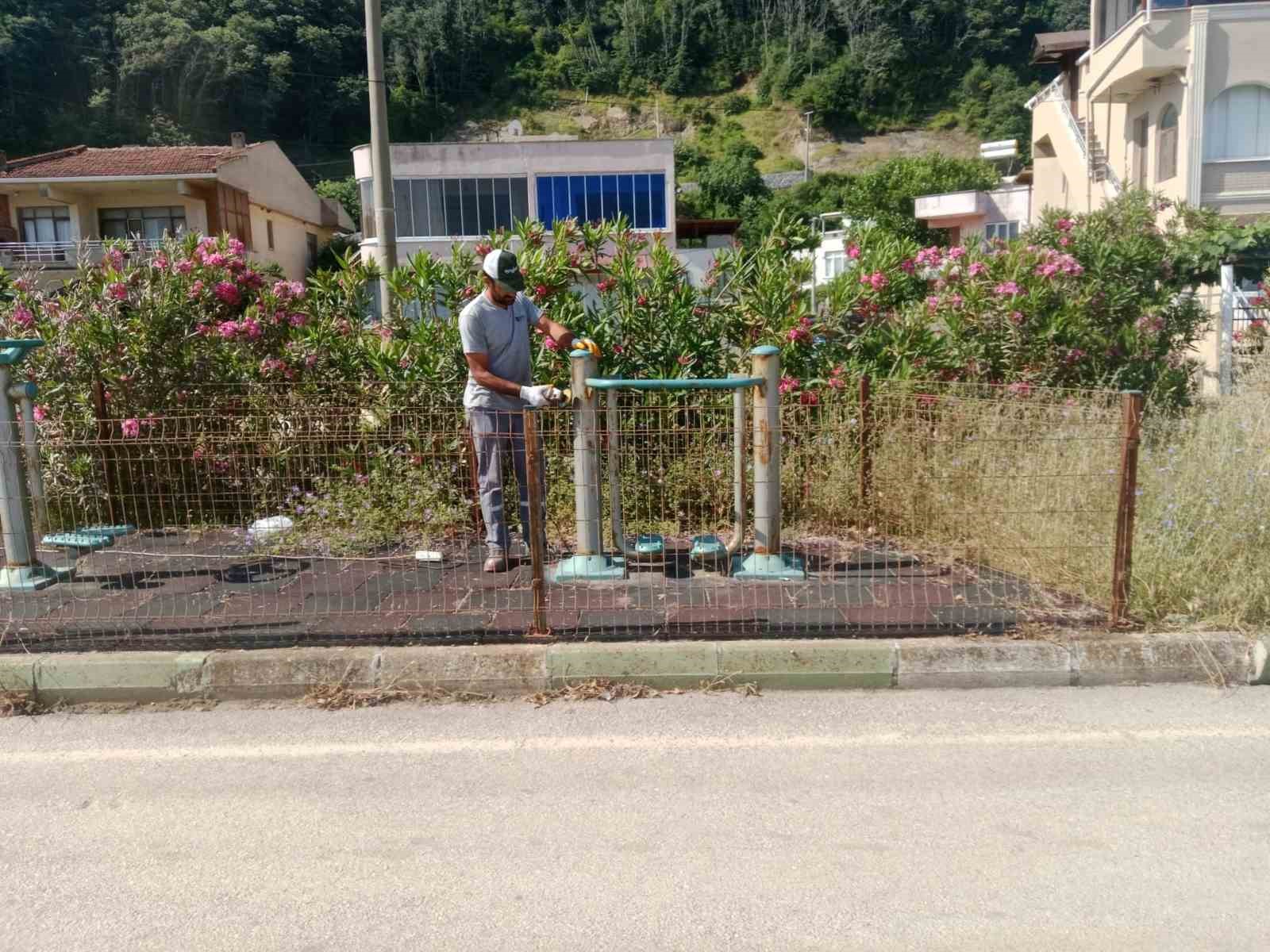 Karacabey’de park ve bahçelerde göz dolduran çalışmalar
