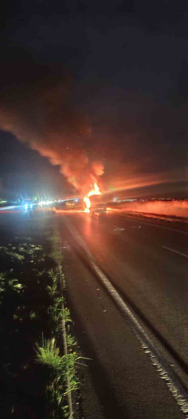 Karacabey’de tır yangını: Bursa yolu trafiğe kapandı
