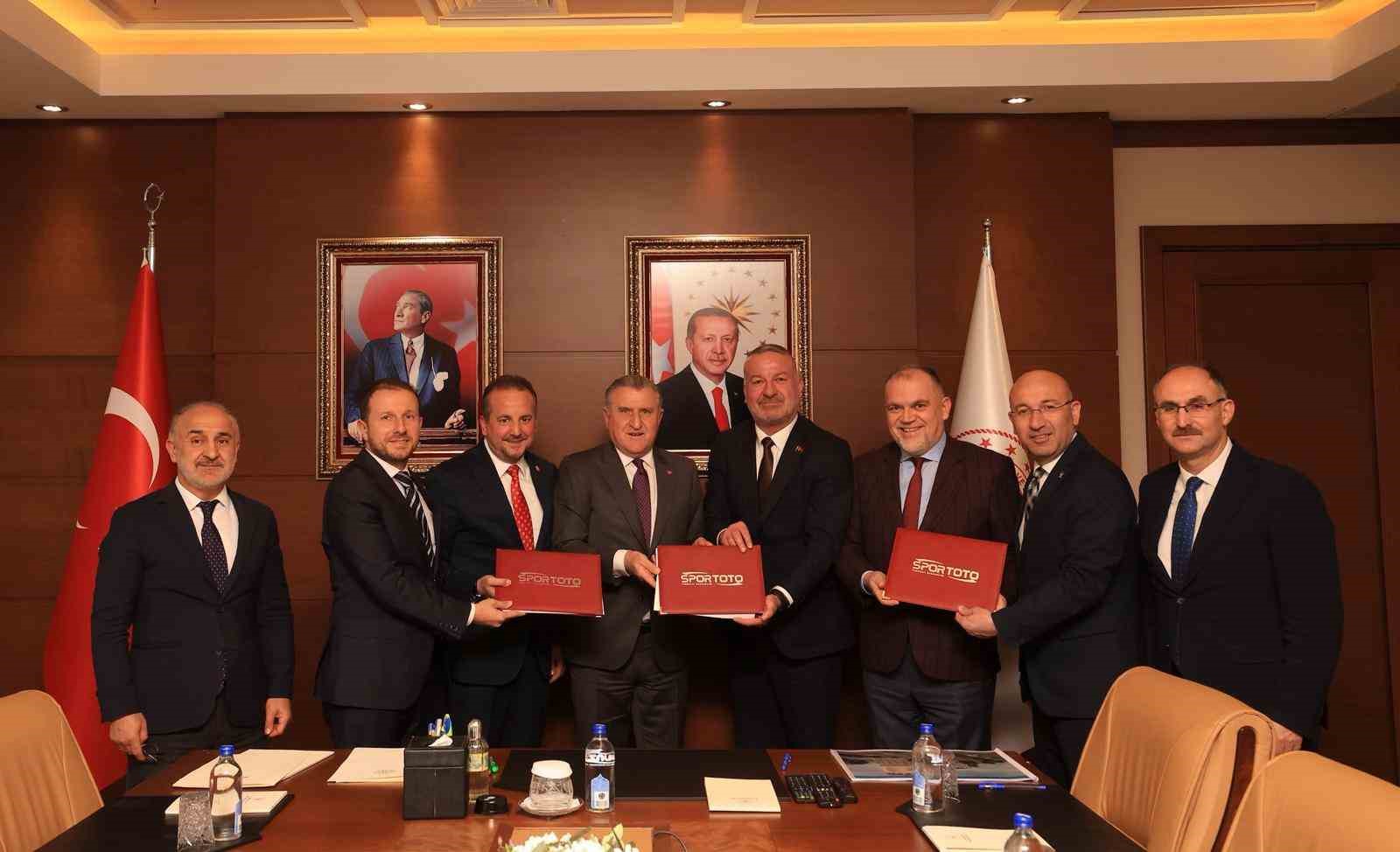 Karacabey’e 100 milyonluk spor yatırımı
Karacabey’e 100 milyonluk spor yatırımı