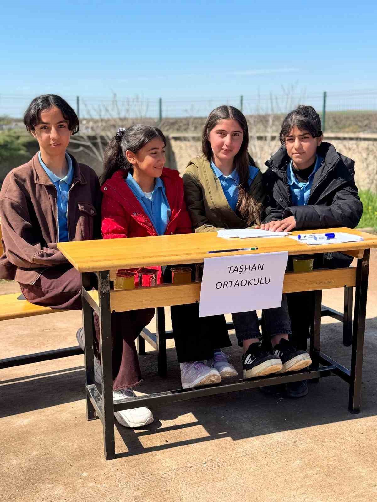 Karacadağ bölgesi’nde okullar arası bilgi yarışması düzenlendi
