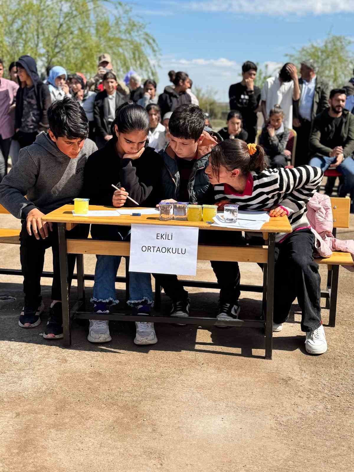 Karacadağ bölgesi’nde okullar arası bilgi yarışması düzenlendi
