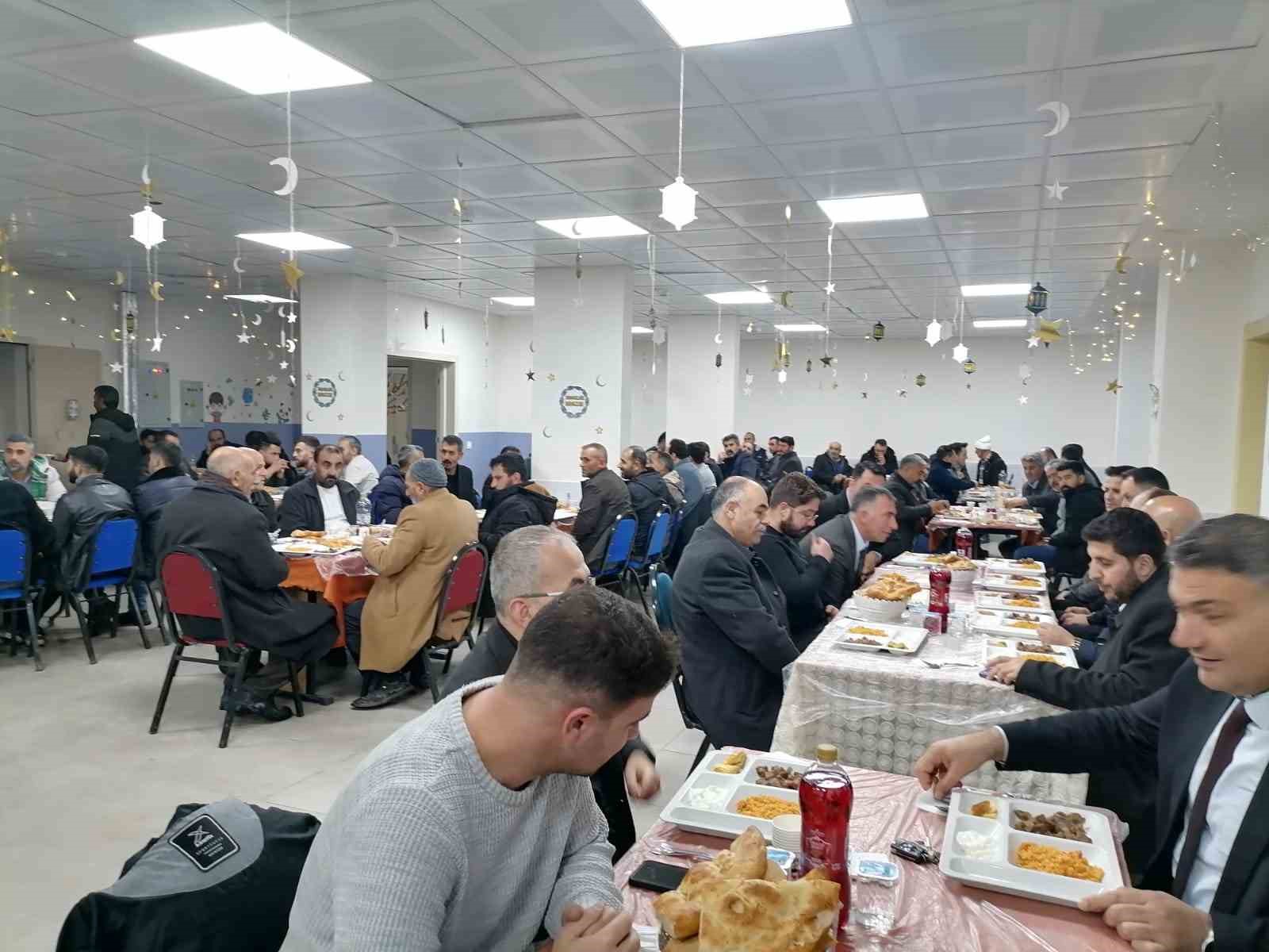 Karaçoban’da okulda "Maarifin kalbinde ramazan" temalı iftar programı
