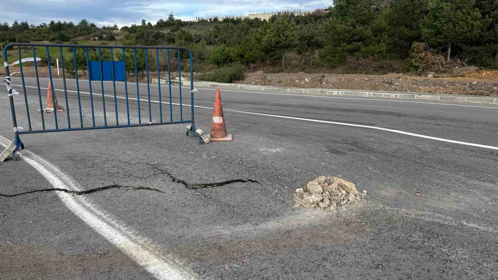 Karadeniz Ereğli OSB yolunda göçük
