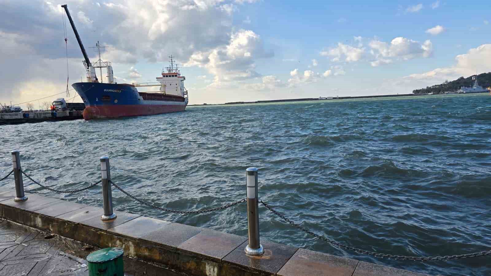 Karadeniz Ereğli’de fırtına etkili oldu
