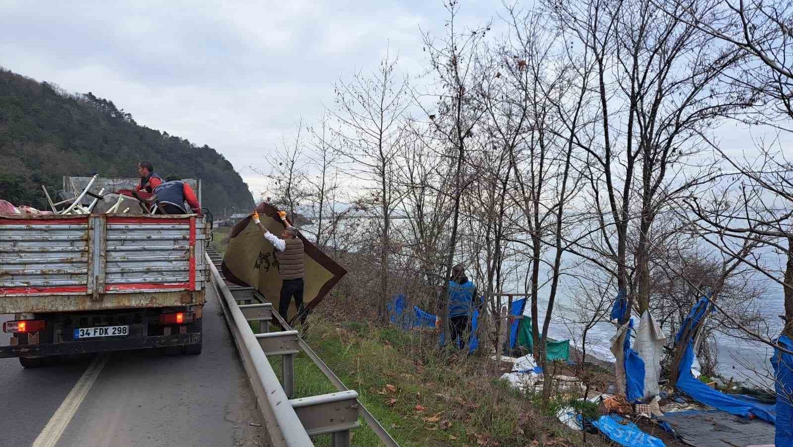 Karadeniz Ereğli’de plajlar bölgesindeki kaçak yapılan kaldırıldı
