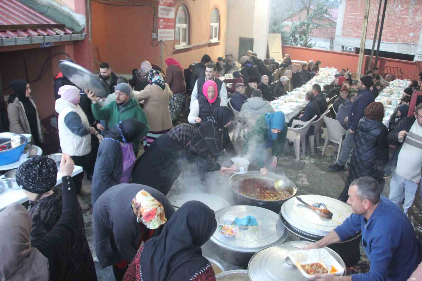 Karadeniz fıkrası gibi mahalle: Komşular bir adımla il değiştirip, bir dakika farkla iftar açıyor
