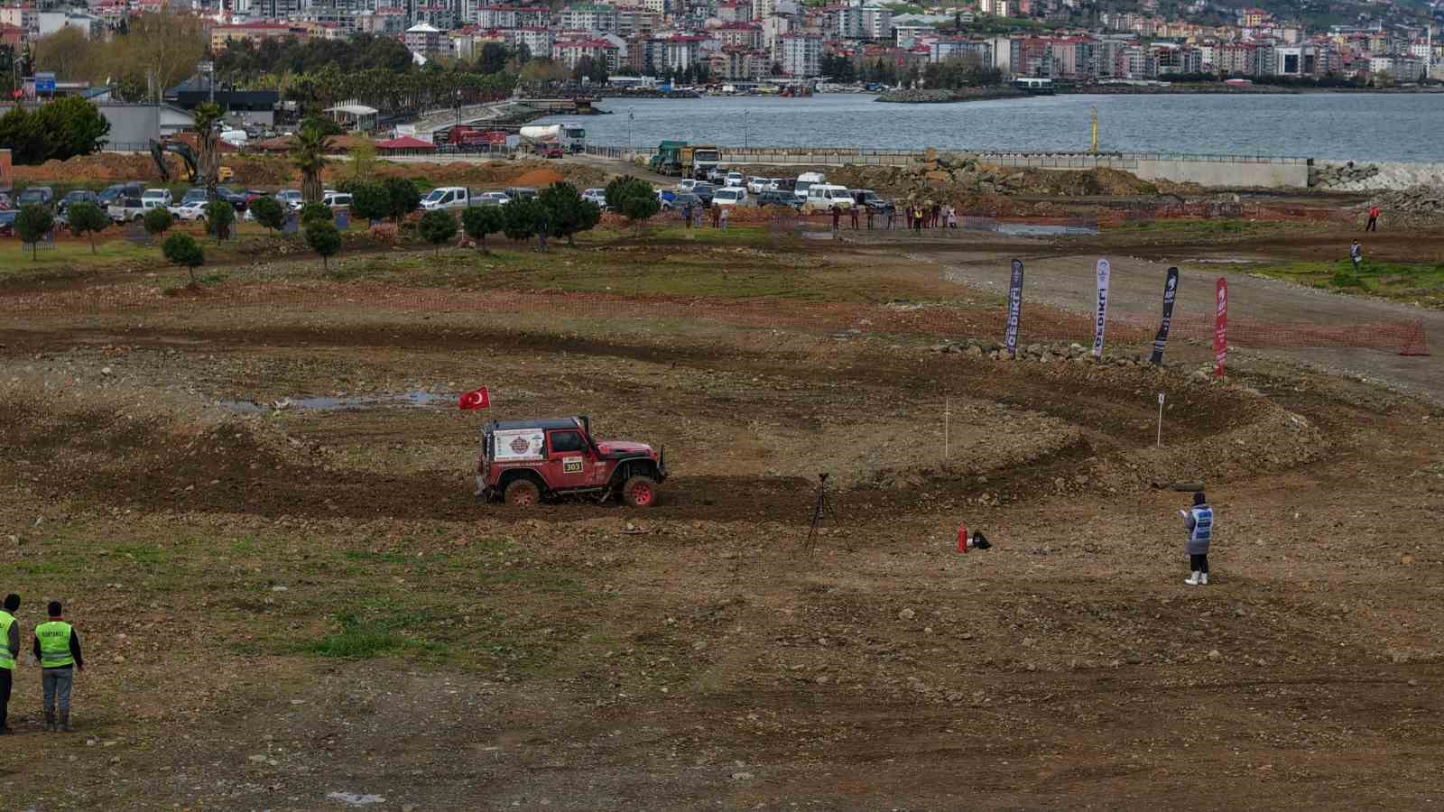 Karadeniz sahilinde adrenalin fırtınası: Trabzon’da off-road yarışları, final etabıyla devam etti
