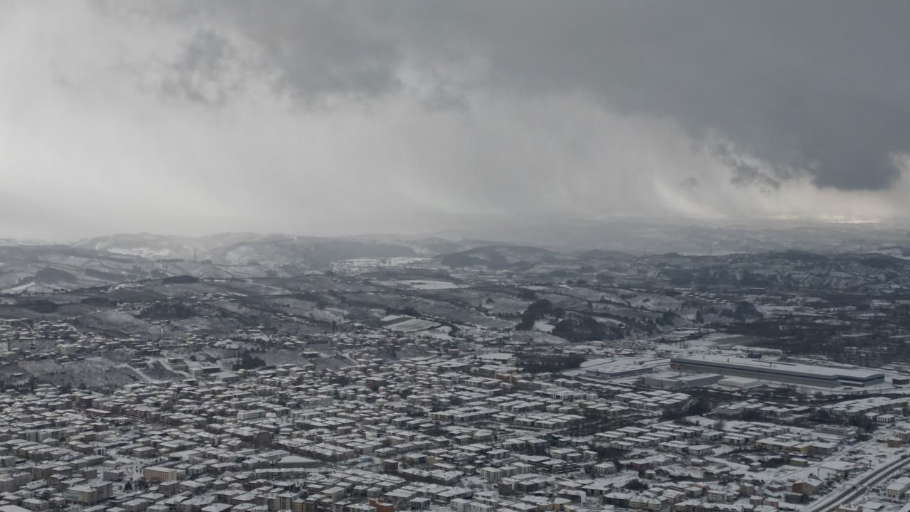 Karadeniz’in hırçın dalgaları karla buluştu, ortaya eşsiz fotoğraflar çıktı
