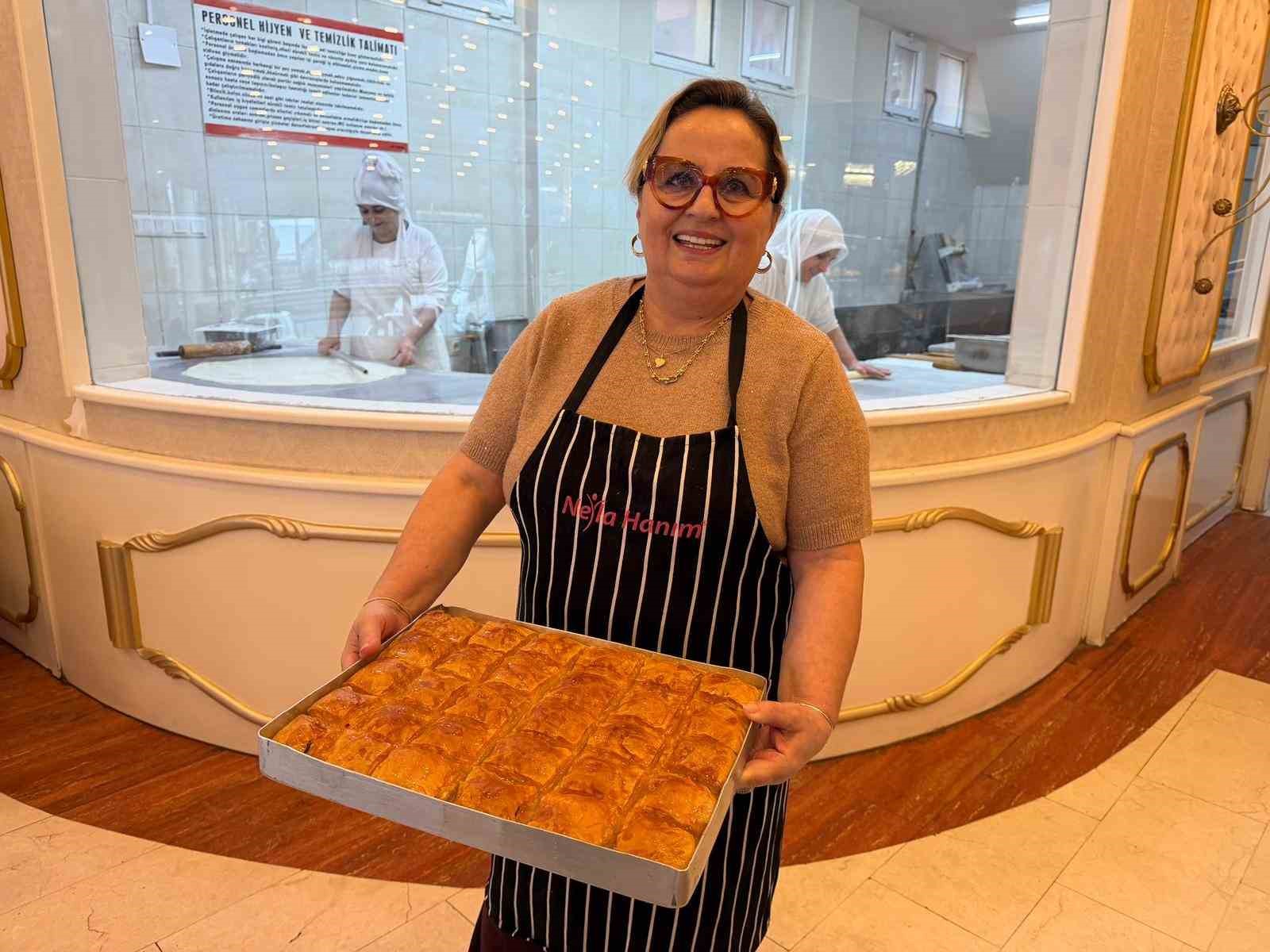 Karadeniz’in öne çıkan tatlıları arasında yerini alan Laz böreği ve gocaman gerdanı Ramazan’da daha çok ilgi görüyor
