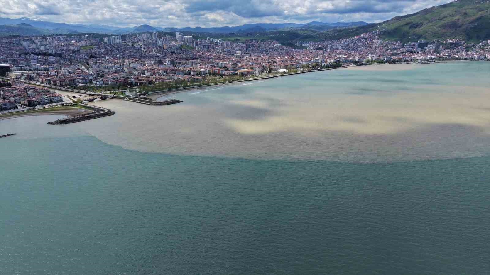 Karadeniz’in rengi kahverengiye döndü
