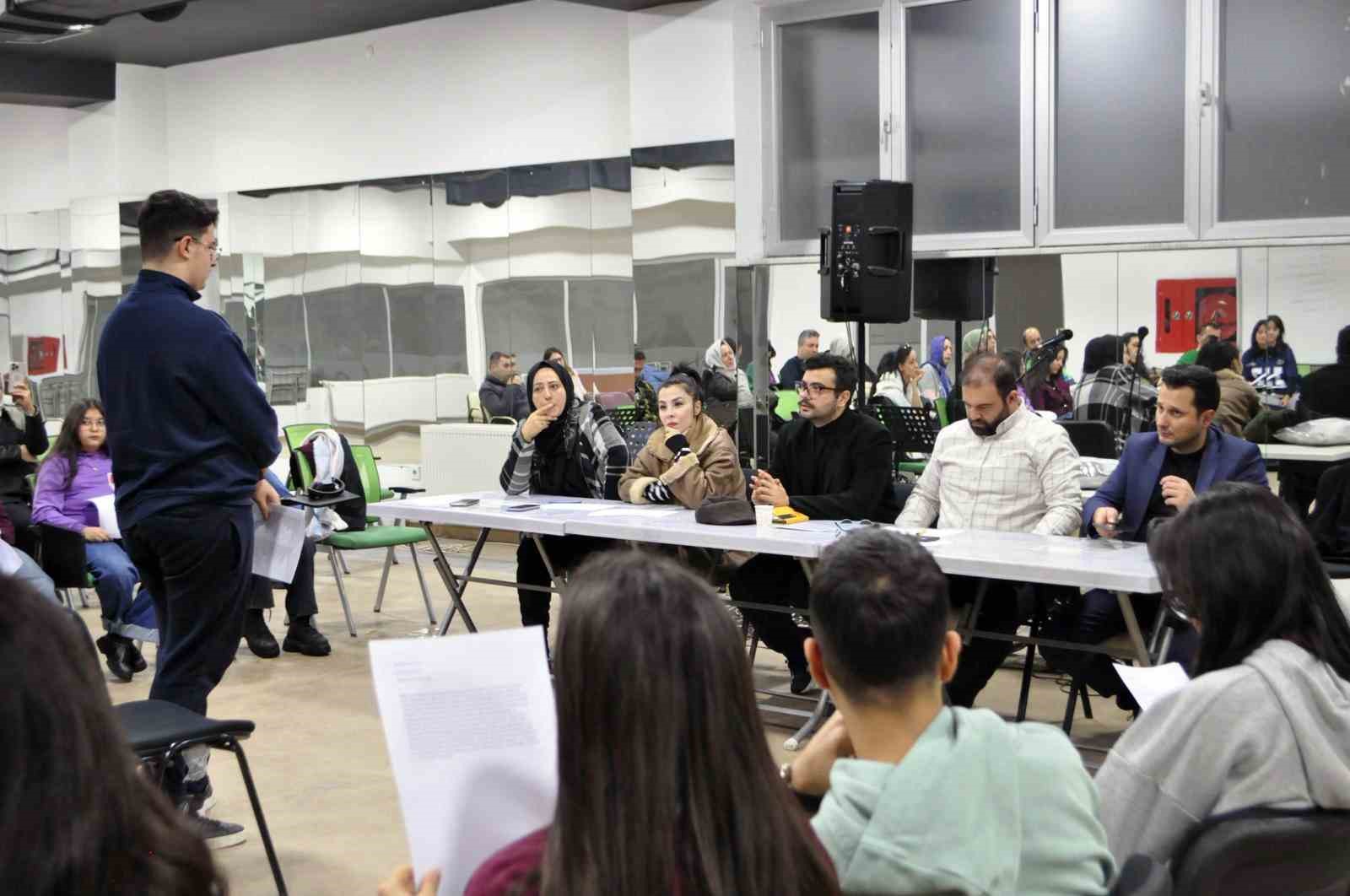 Karadut Tiyatrosu’na yeni yetenekler için son çağrı
Karadut Tiyatrosu’na yeni yetenekler için son çağrı