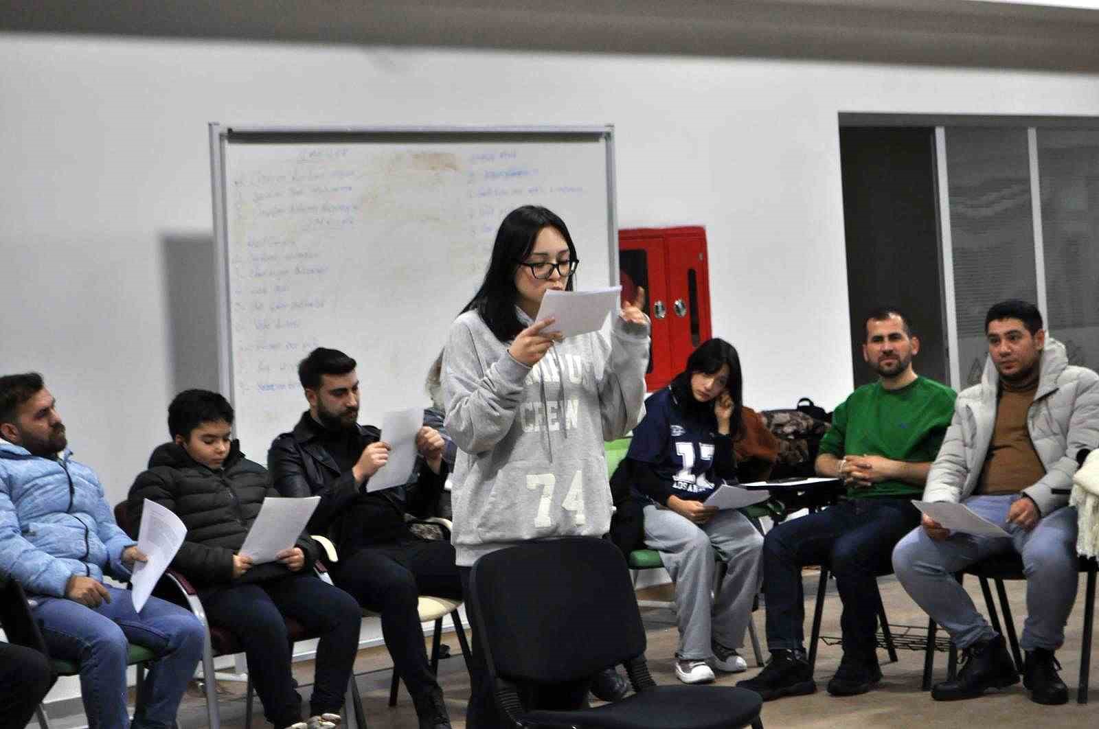 Karadut Tiyatrosu’na yeni yetenekler için son çağrı
Karadut Tiyatrosu’na yeni yetenekler için son çağrı