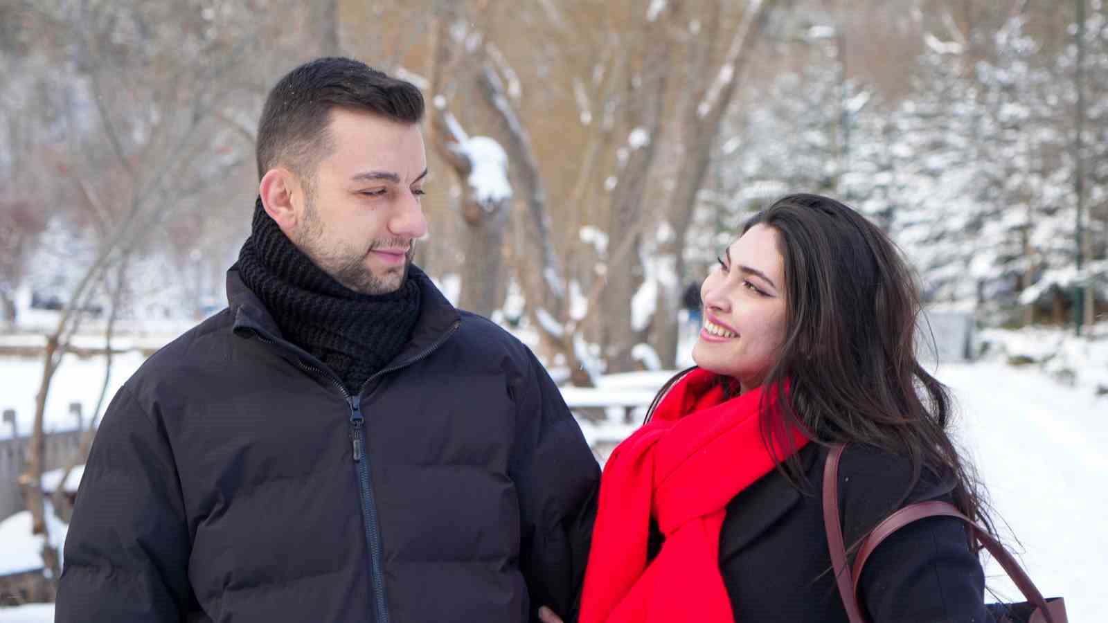 Karagöl Tabiat Parkı beyaza büründü, gölün yüzeyi buz tuttu
Karagöl Tabiat Parkı beyaza büründü, gölün yüzeyi buz tuttu