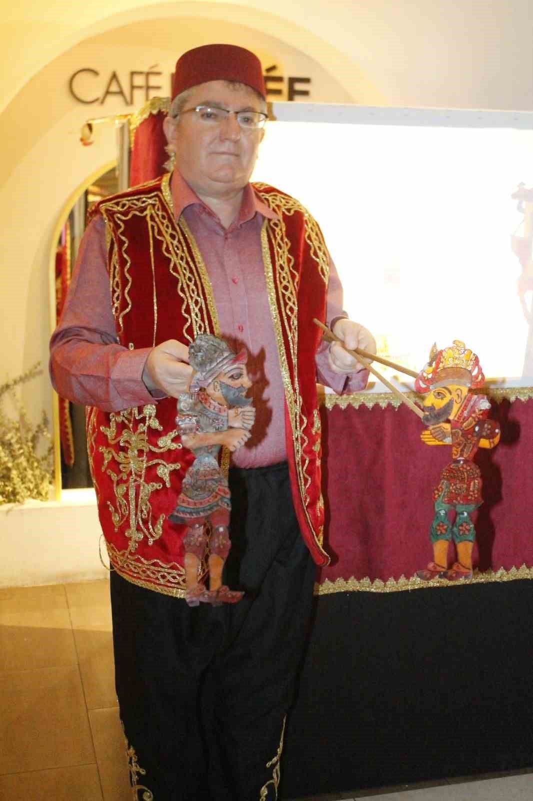 Karagöz ve Hacivat’ın 700 yıllık ışığı dijital çağa direniyor
Karagöz ve Hacivat’ın 700 yıllık ışığı dijital çağa direniyor