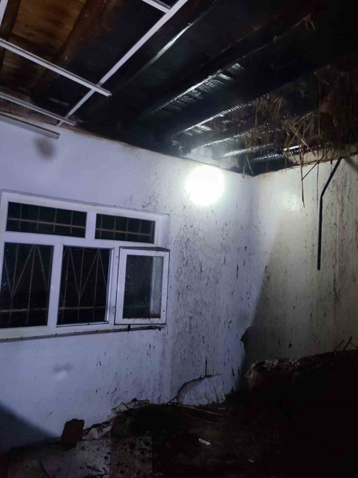 Karakoçan’da rüzgarın tutuşturduğu bacayı itfaiye ekipleri söndürdü
