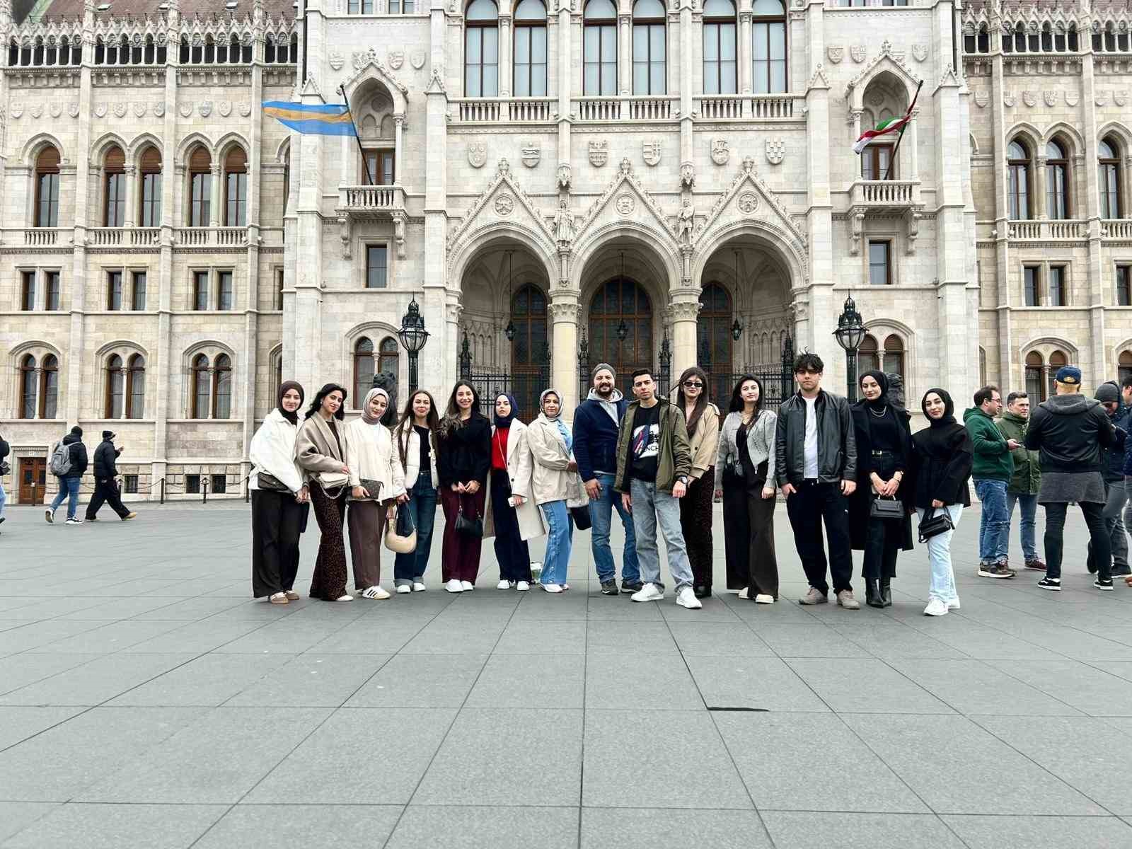 Karakoçanlı öğrenciler demans hastalığı üzerine Avrupa stajını sürdürüyor
Karakoçanlı öğrenciler demans hastalığı üzerine Avrupa stajını sürdürüyor