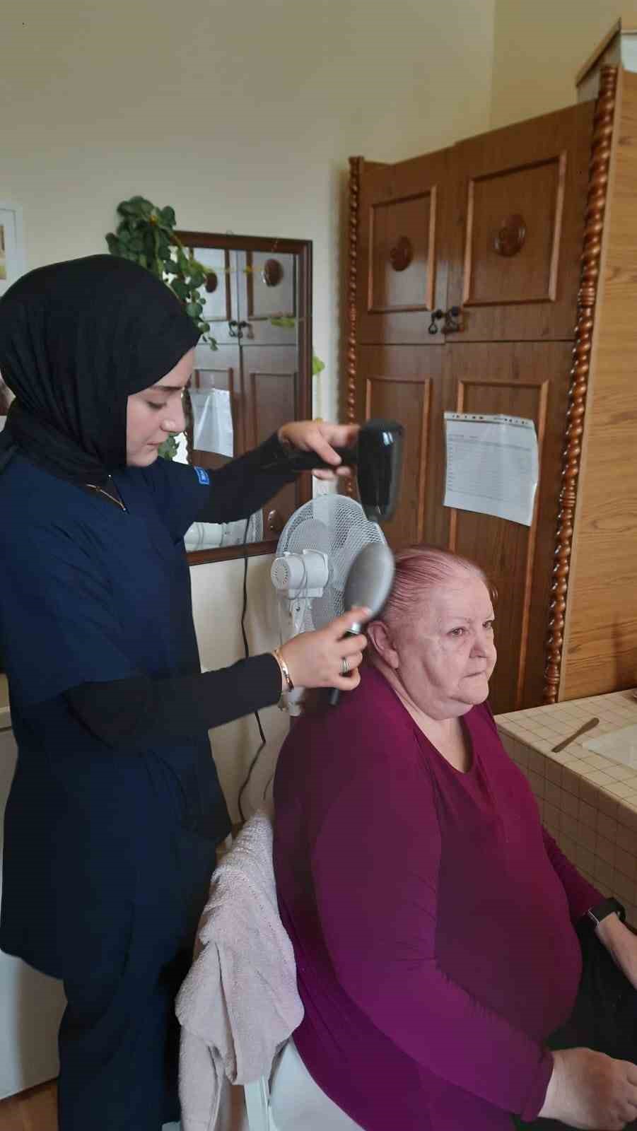 Karakoçanlı öğrenciler demans hastalığı üzerine Avrupa stajını sürdürüyor
Karakoçanlı öğrenciler demans hastalığı üzerine Avrupa stajını sürdürüyor