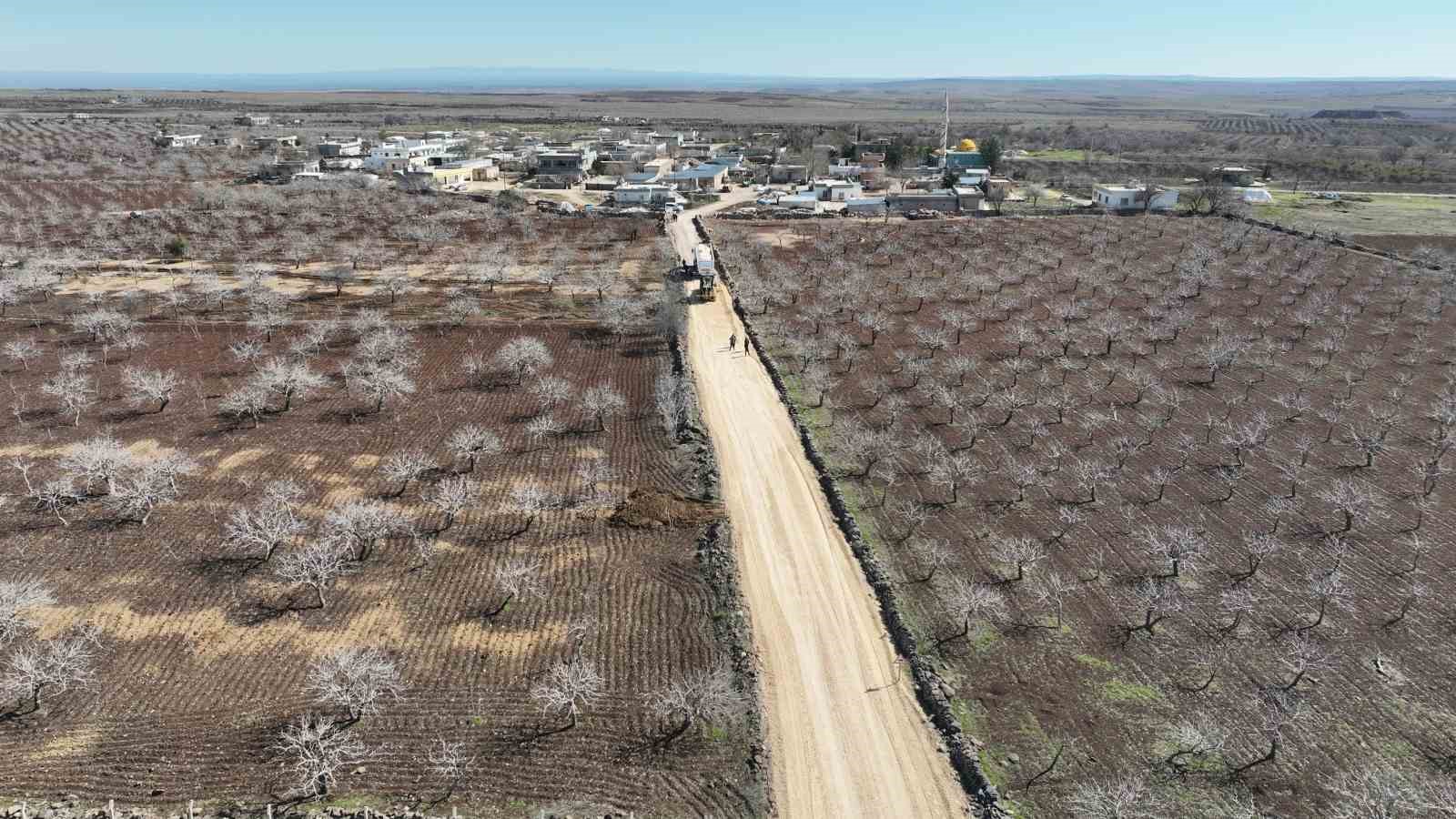 Karaköprü’de kırsal yollarda çalışmalar sürüyor
