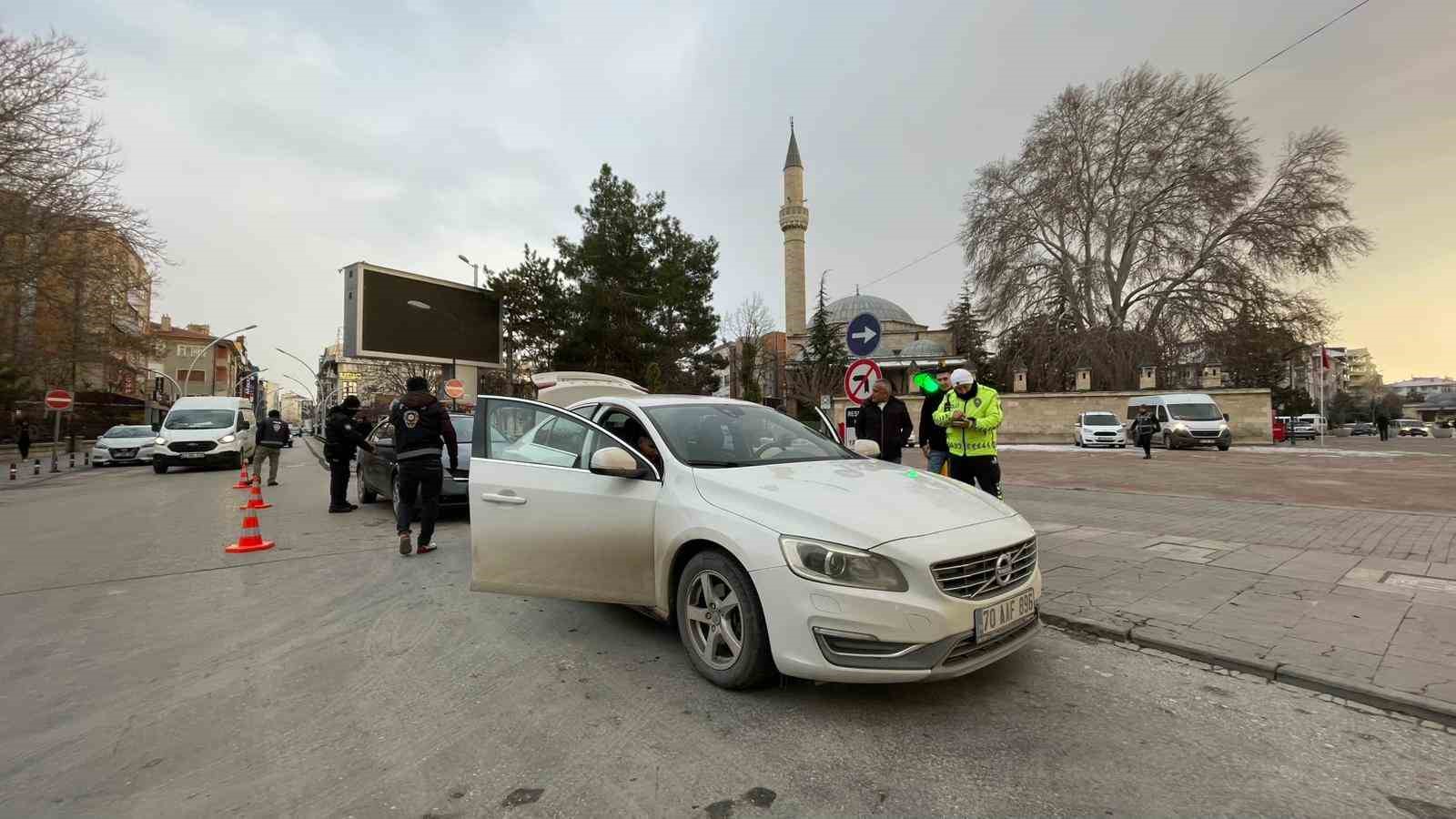 Karaman polisi yılbaşı öncesi denetimlerini arttırdı

