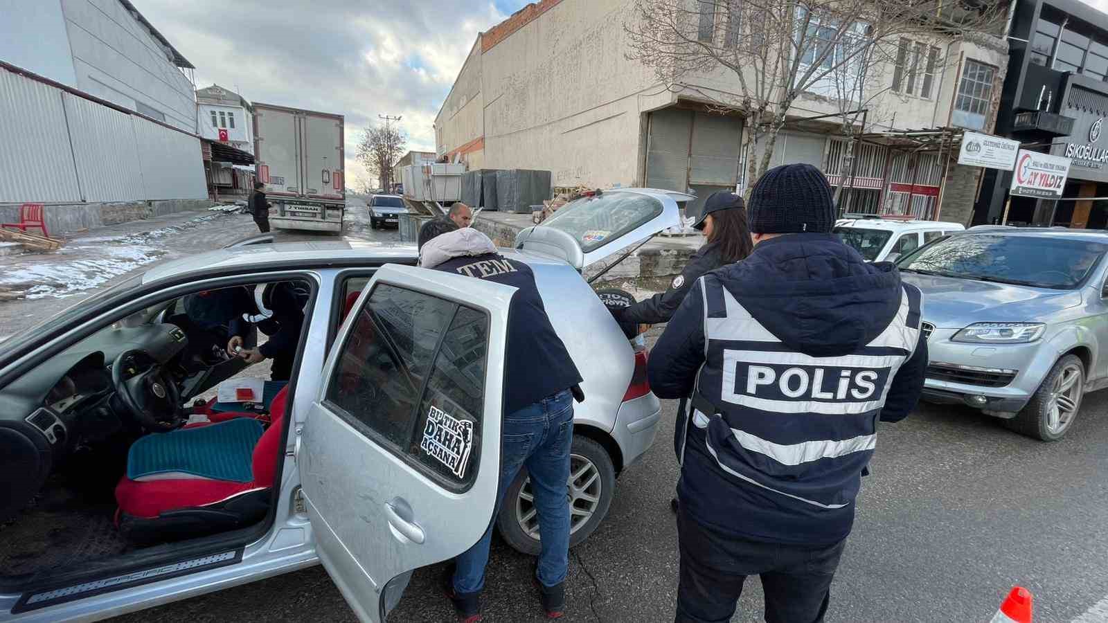 Karaman polisi yılbaşı öncesi denetimlerini arttırdı
