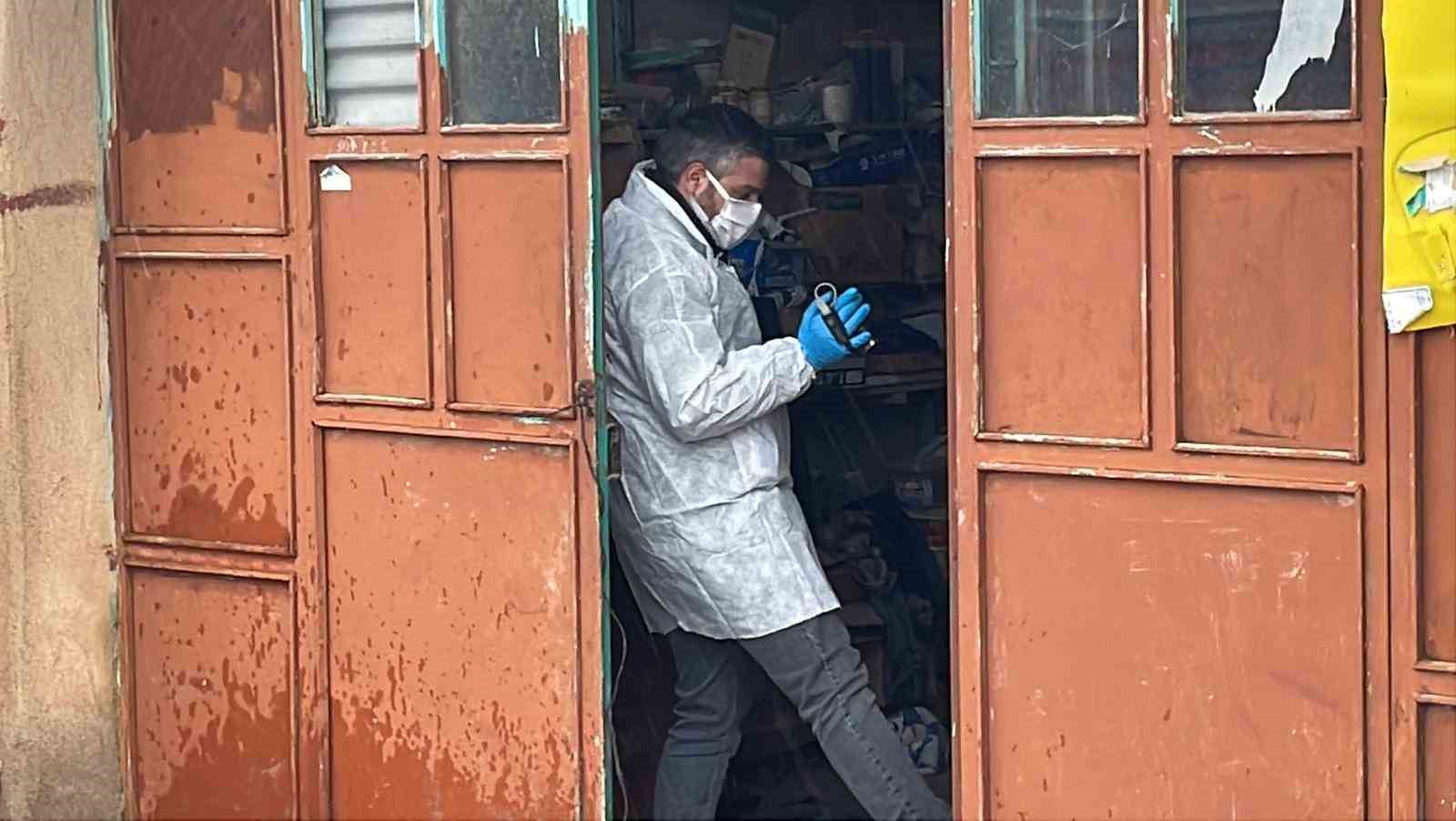 Karaman’da bir kişi evinin deposunda silahla vurulmuş halde bulundu
