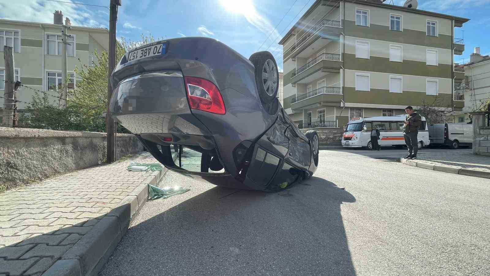 Karaman’da çarpışan otomobillerden biri takla atarak ters döndü: 1 yaralı
