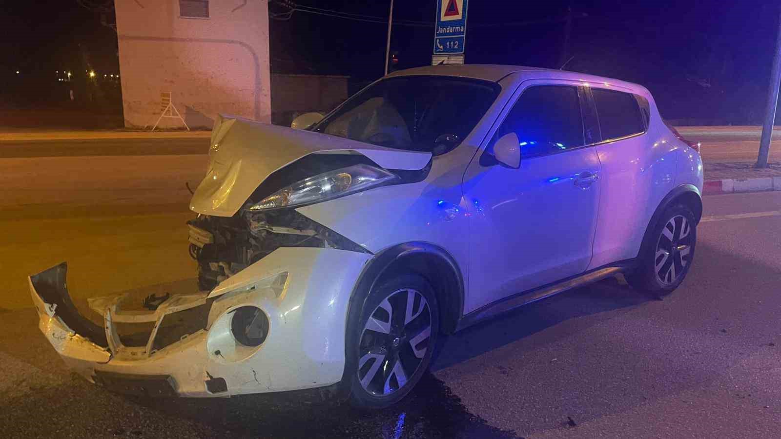 Karaman’da ciple otomobil çarpıştı: 4 yaralı
